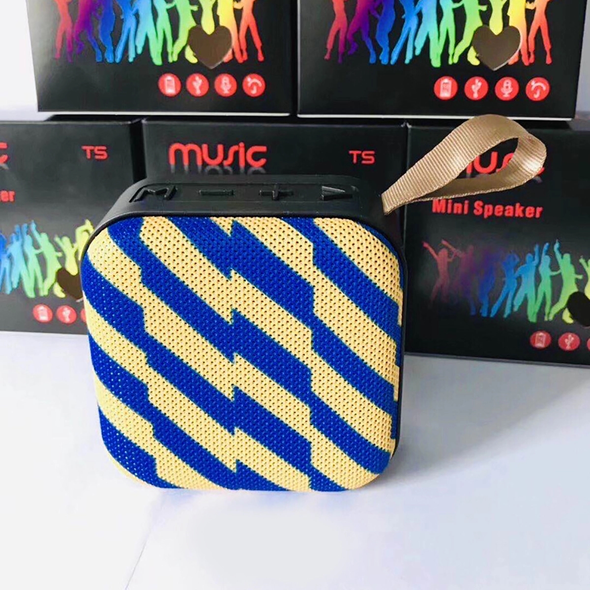 Outdoor Portable Bluetooth Wireless Speaker 4