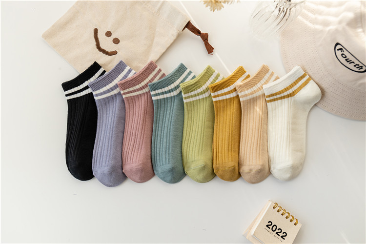 Net red striped women's socks 2