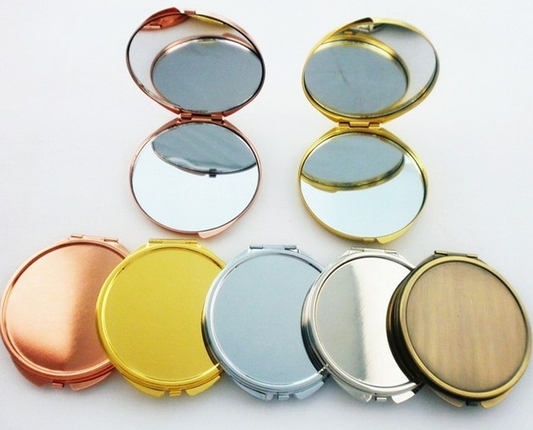 Folding Toiletry Mirror 2