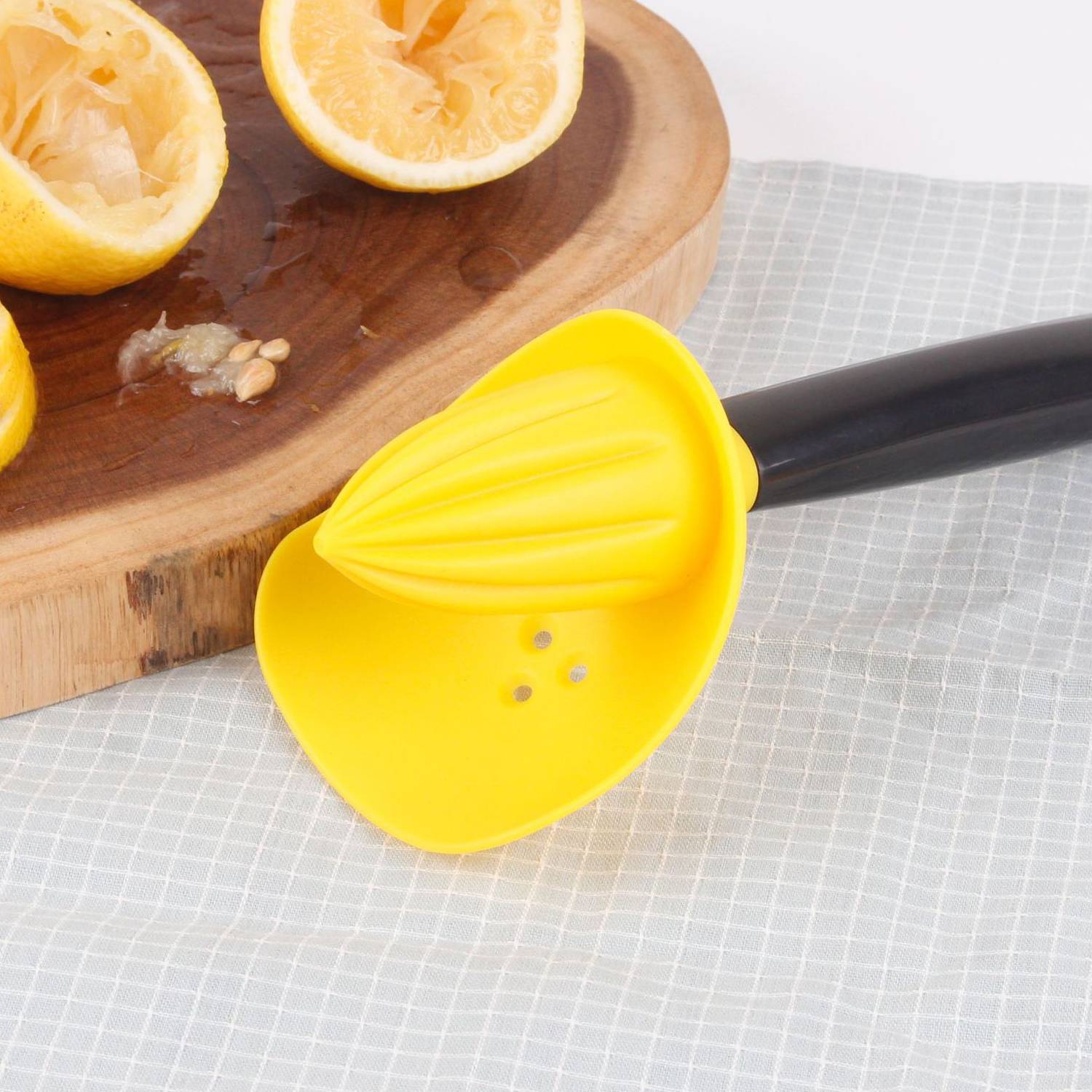 Multi Functional Manual Juice Separator Lemon Squeezer 2
