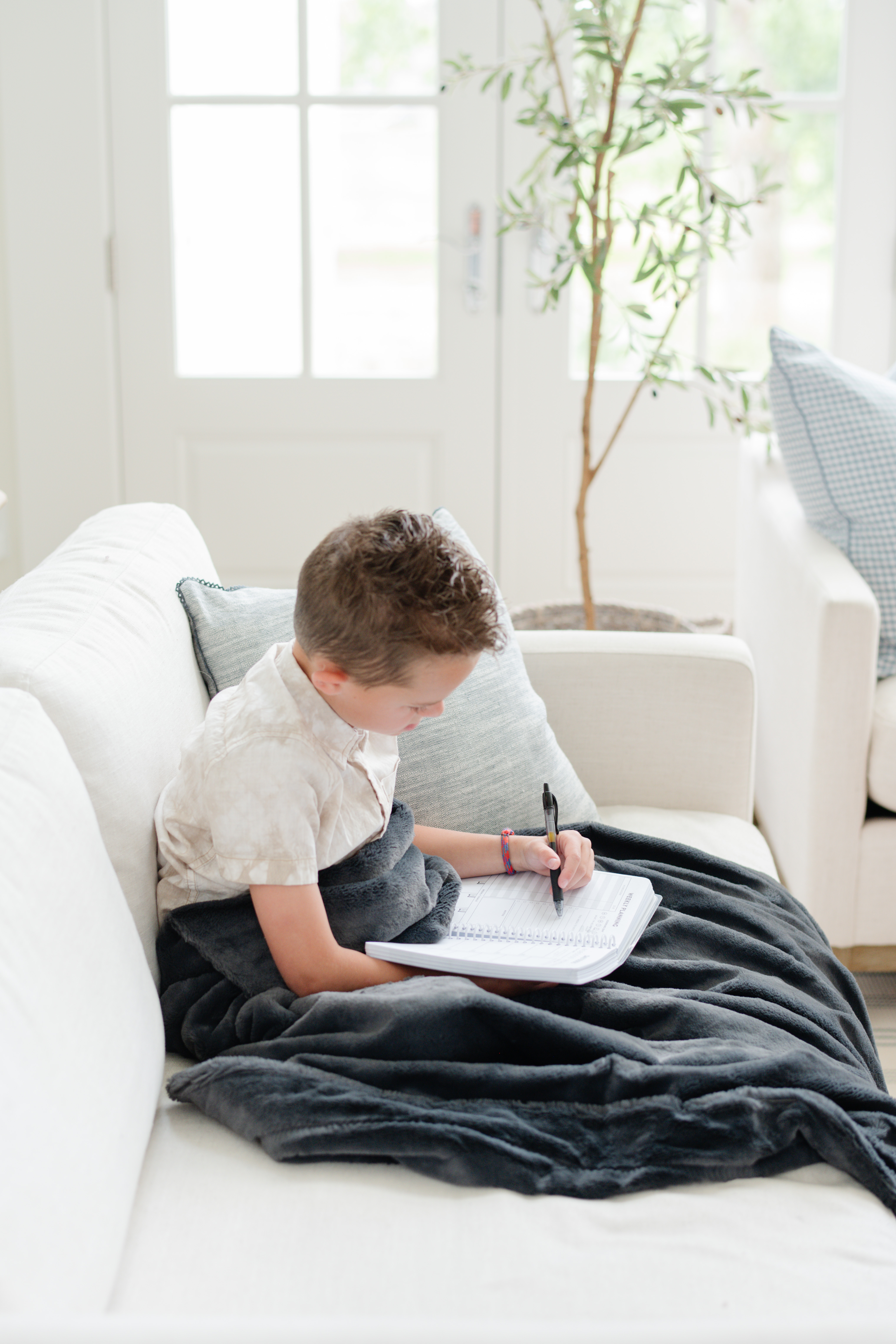 Lush Charcoal Sewn In Border-Throw Luxury Blanket (50x60) 2