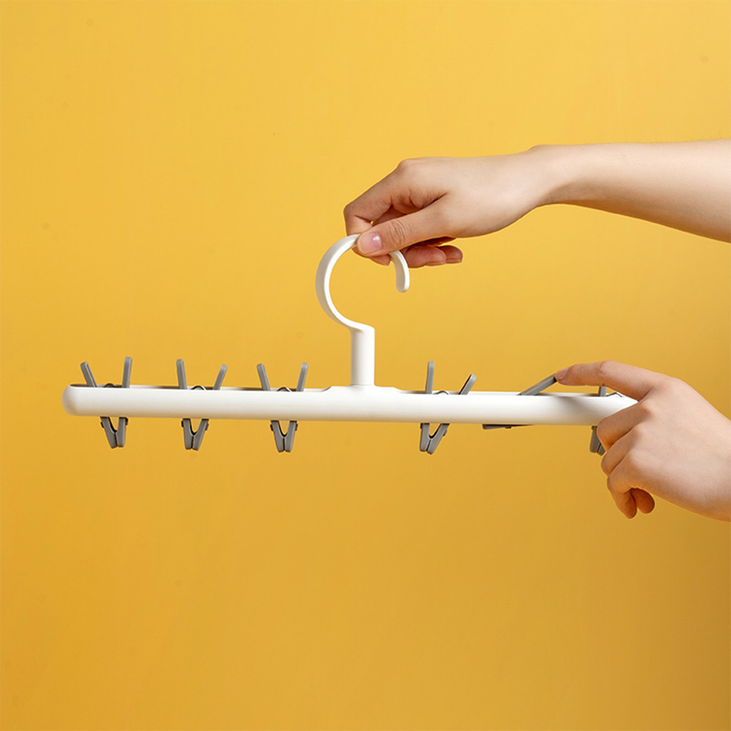 Plastic Creative Windproof Clothes Hanger 5