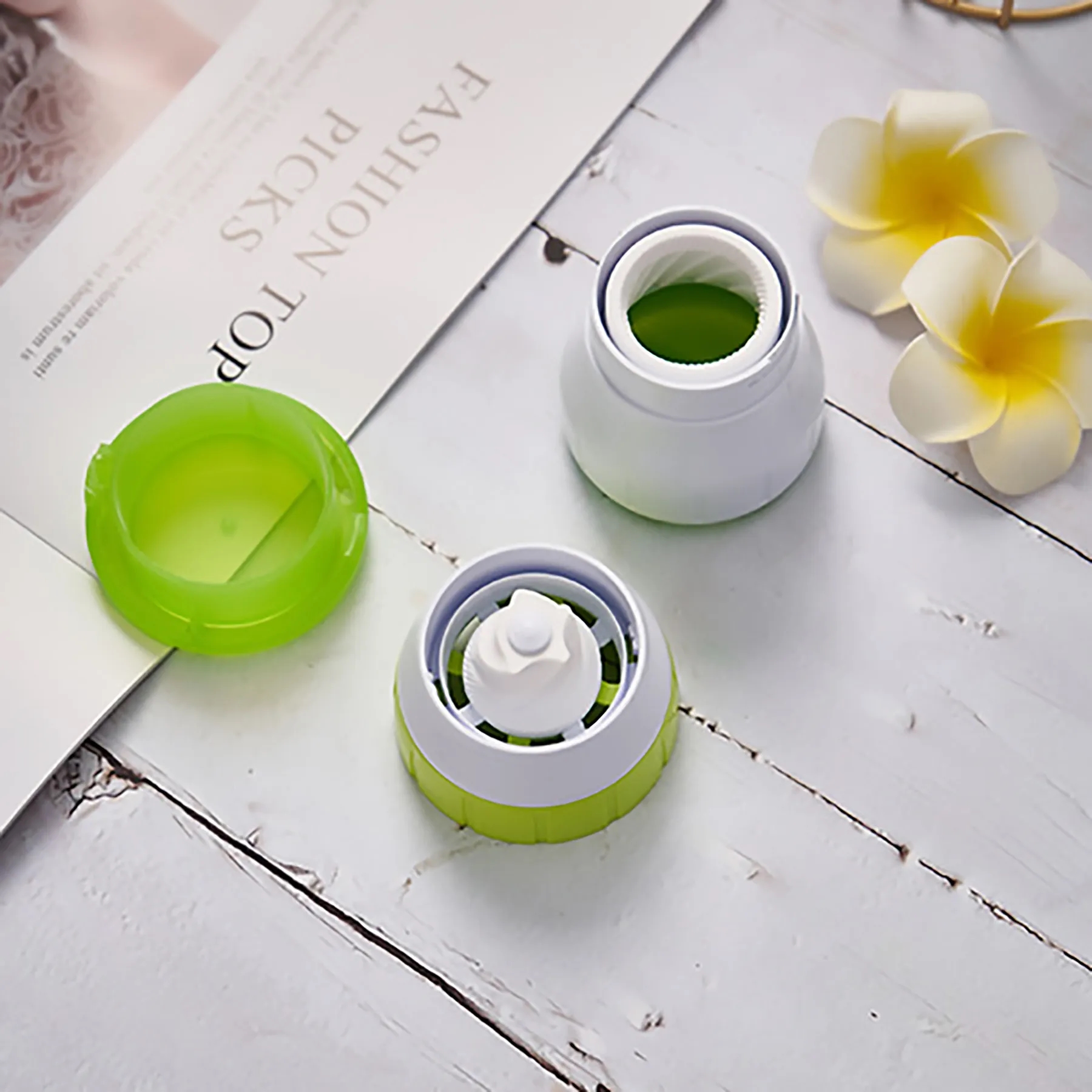 Plastic Convenient 3-In-1 Grinder 2