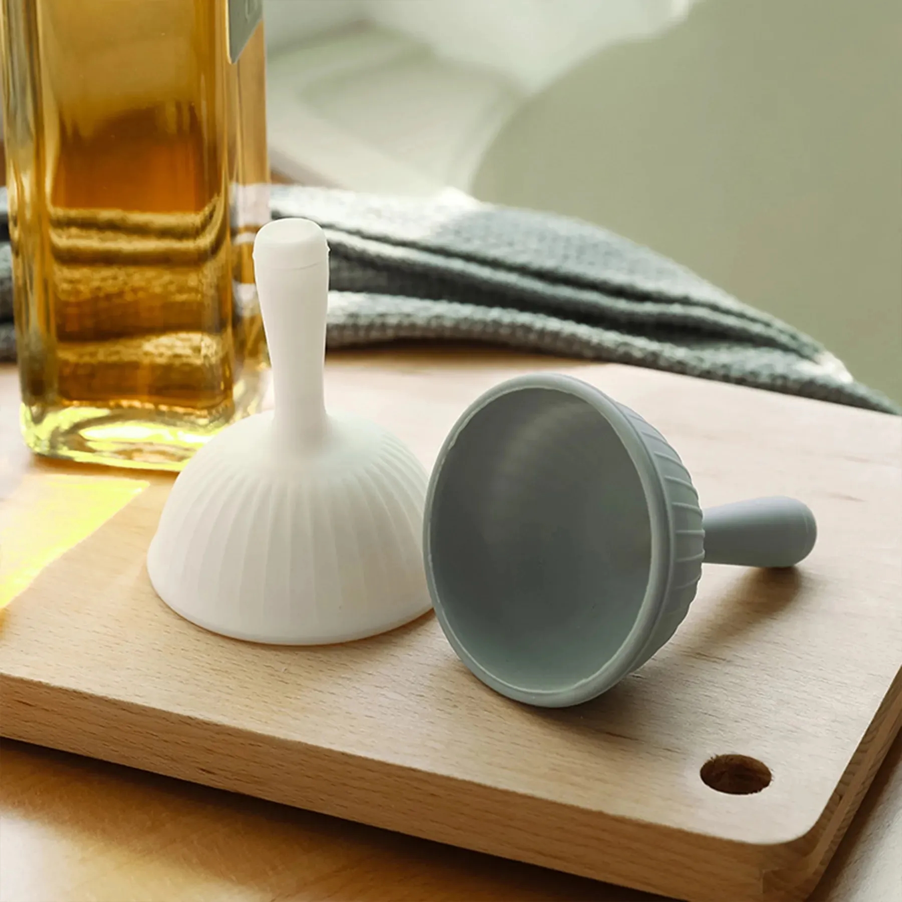 Silicone Kitchen liquid dispensing funnel 4
