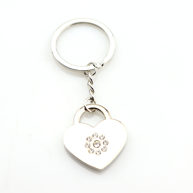 Diamond-Studded Heart Shape Metal Keychain 1