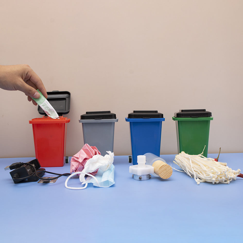 Trash Can Pen Holder 1
