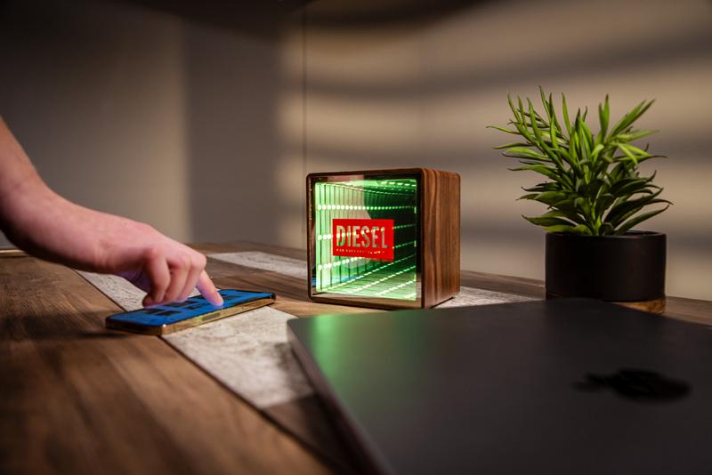 Orbit Wood Grain Mirror Light-Up Speaker 2