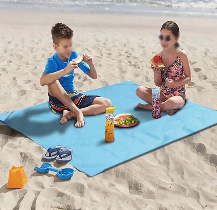 Waterproof Foldable Picnic Blanket In a Pouch/Beach mat 2