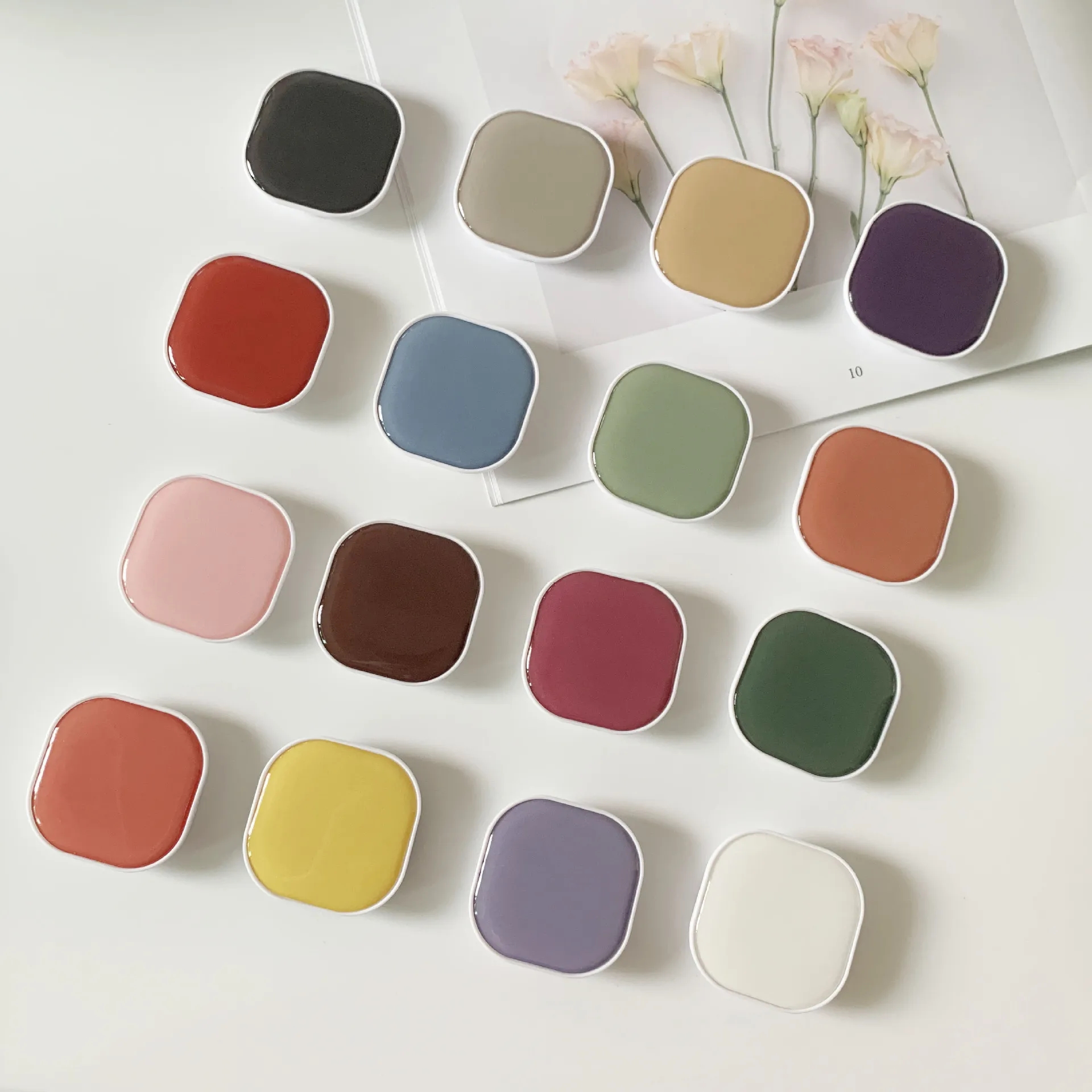 Fold Shrink Grip Phone Socket Holder 3