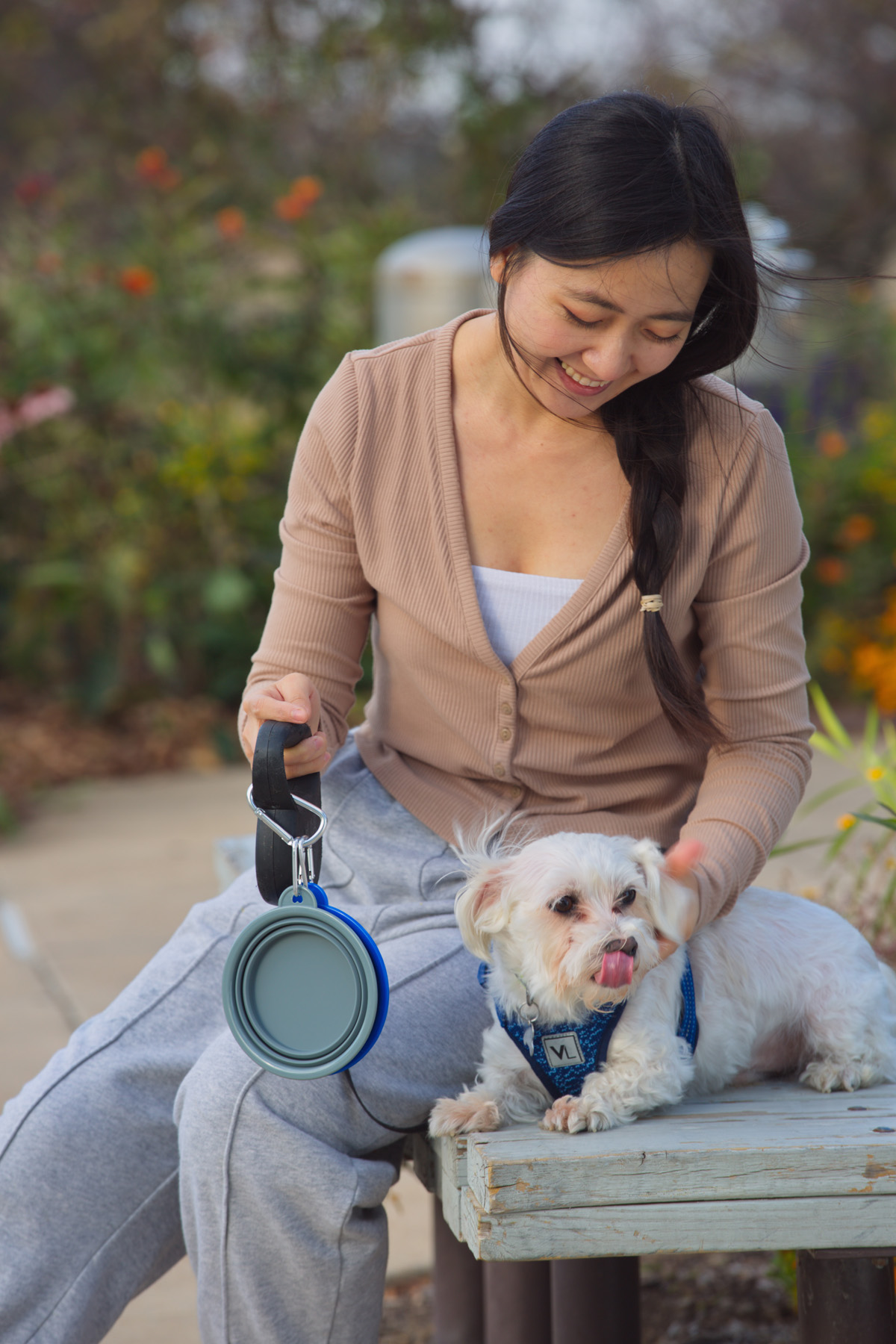 Feed 'N Go Collapsible Pet Bowl with Carabiner 17