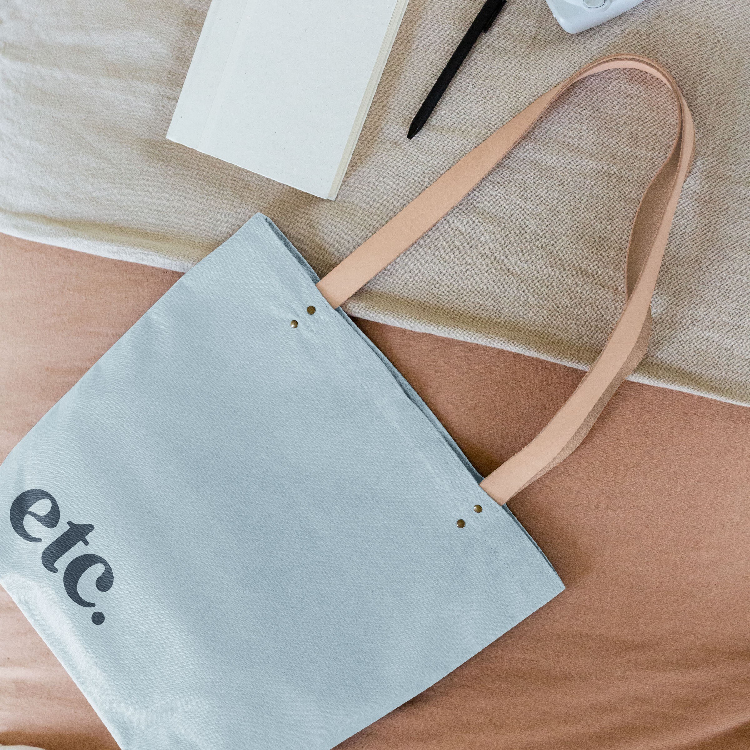 BIRDIE BAG - COLORED CANVAS WITH LEATHER HANDLES