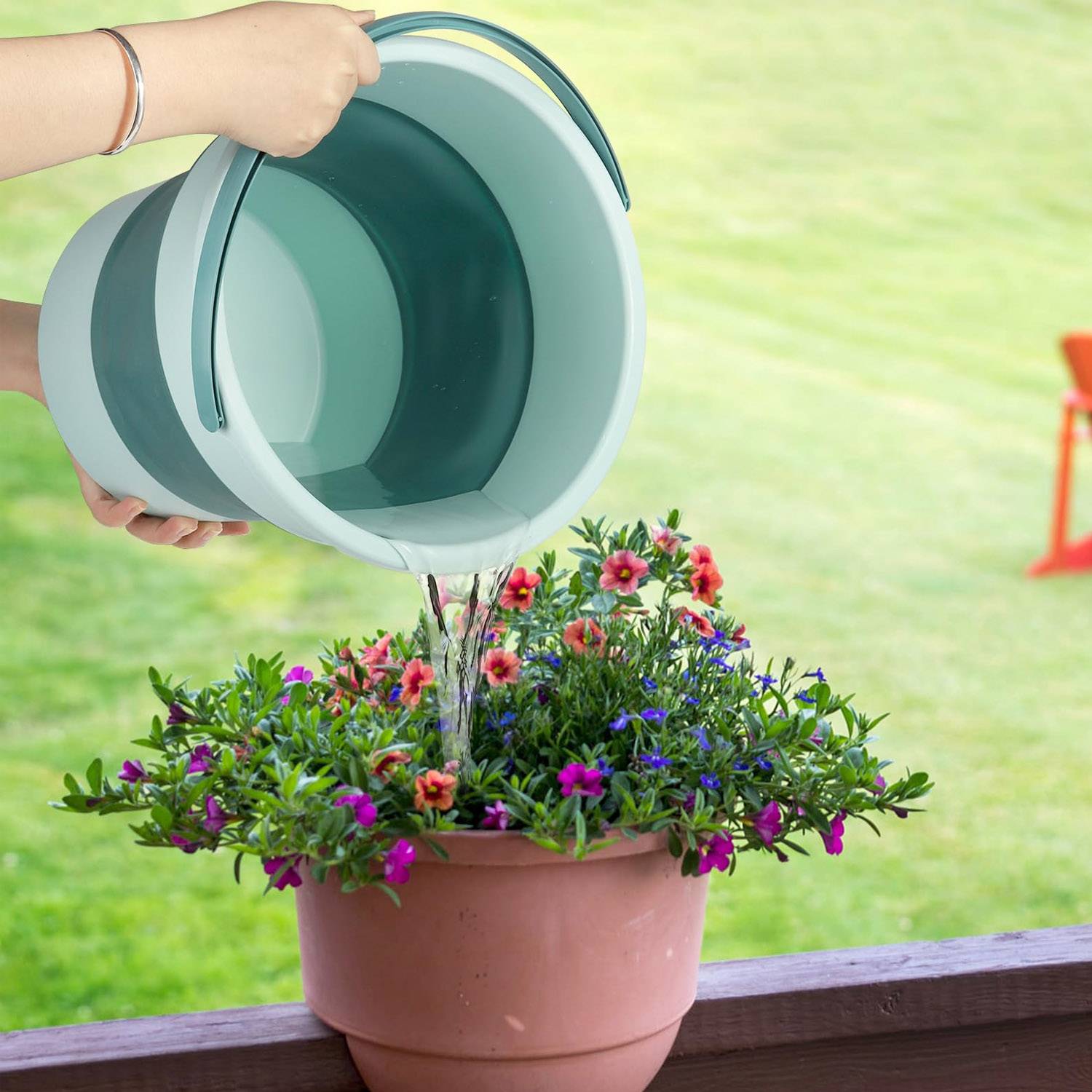 Foldable Bucket w/ Handle 9