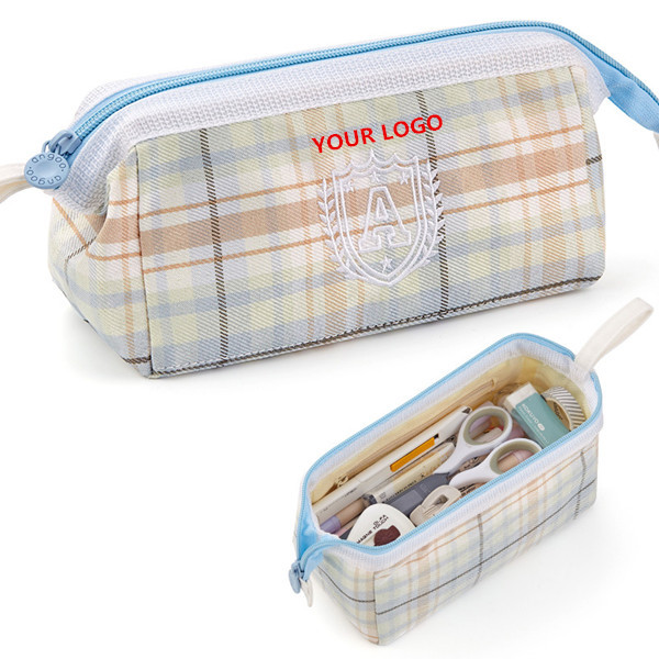 Large capacity pencil bag 2