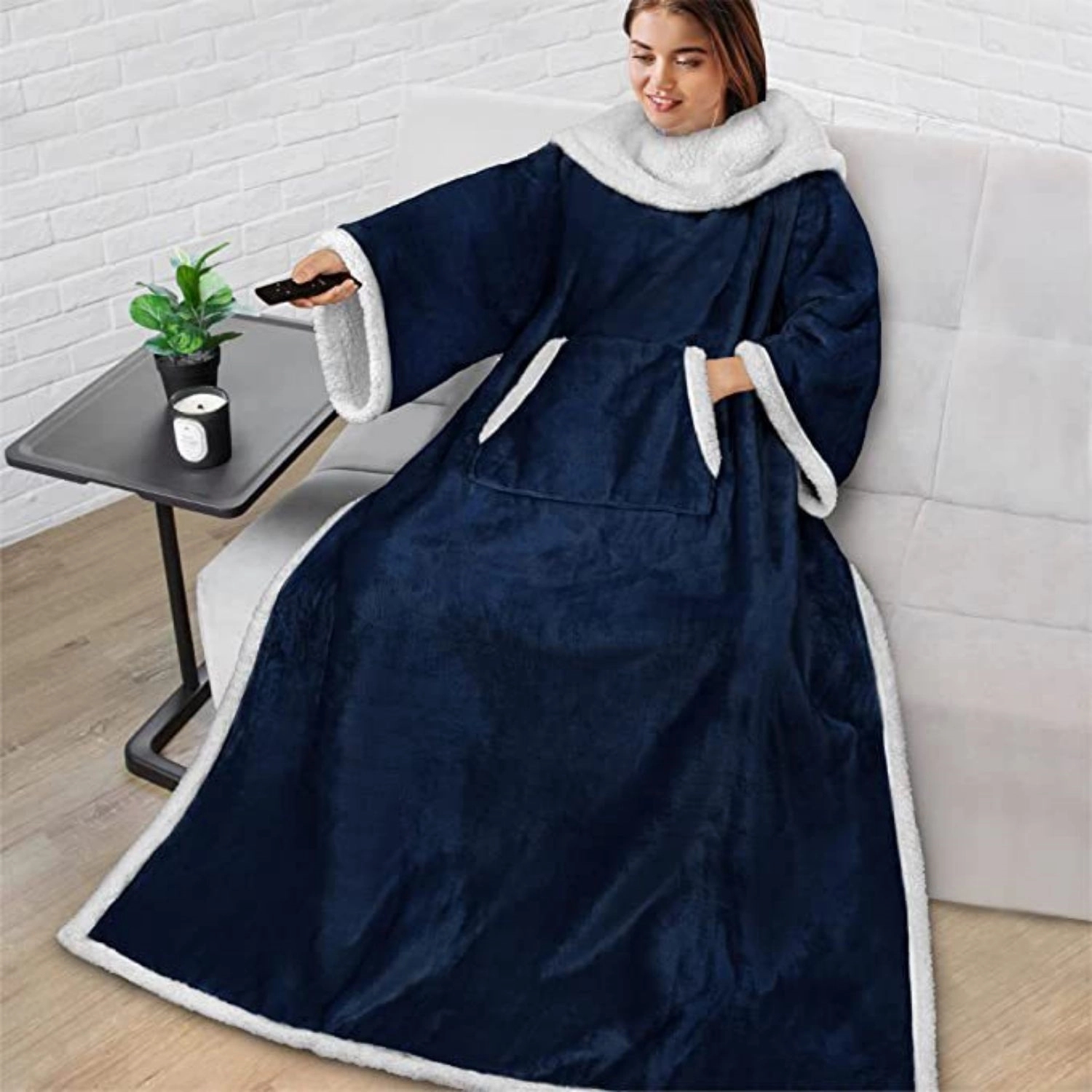 Oversized Microfiber & Sherpa Wearable Blanket 11