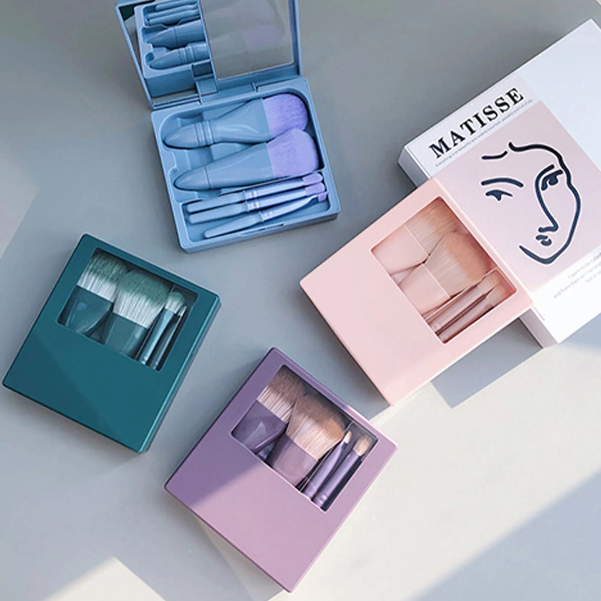 Portable 5-Piece Makeup Brush Set With Mirror 4