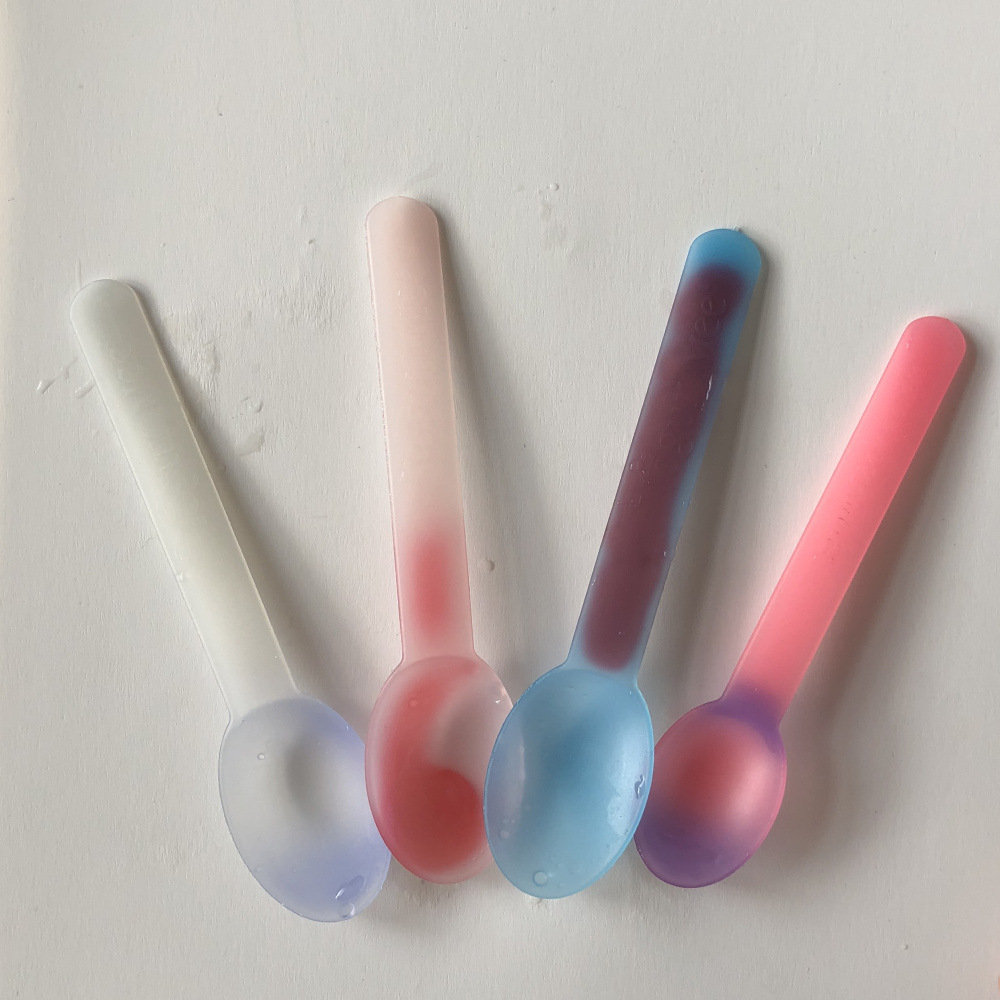 Color-Changing Ice Cream Plastic Spoon 2