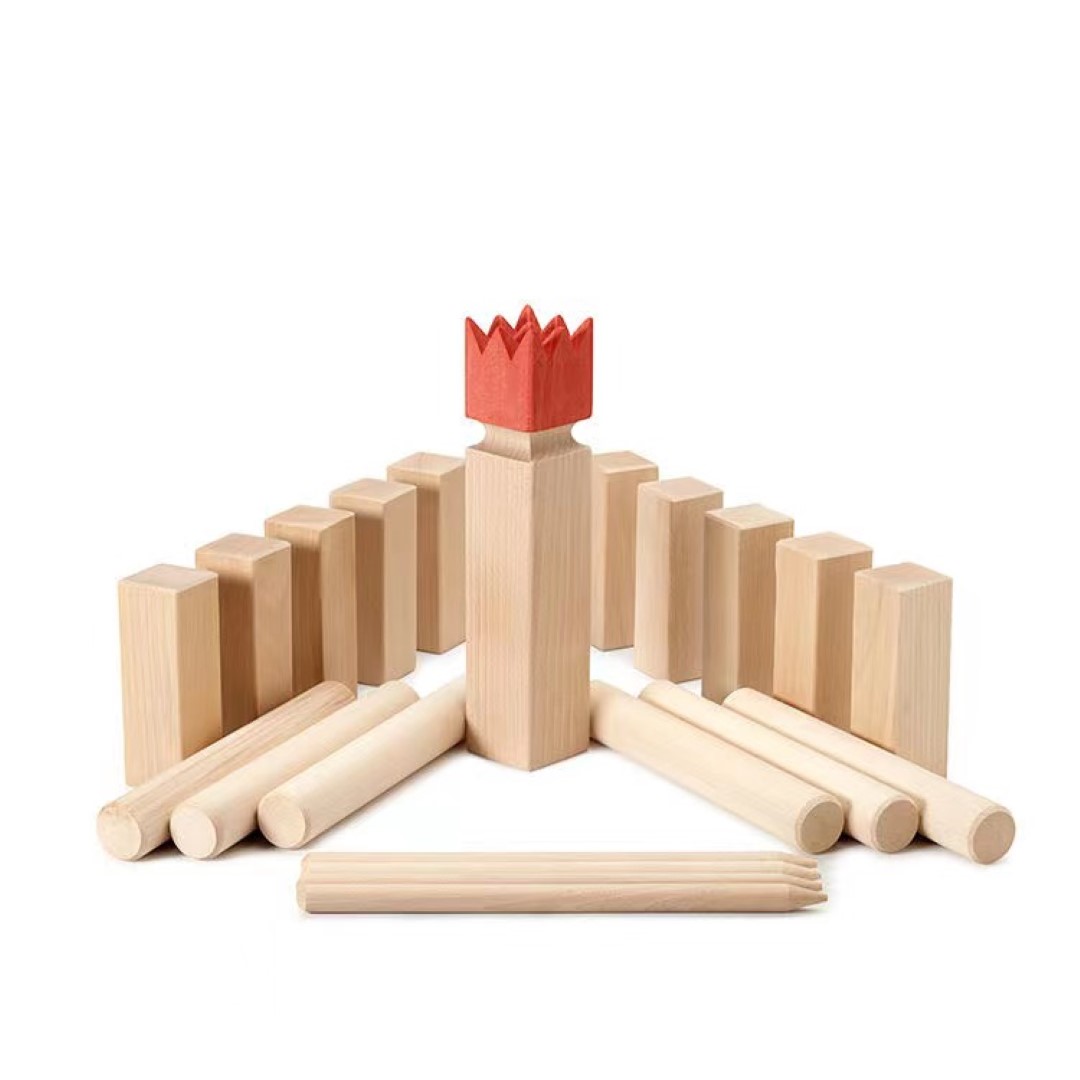 King and Soldiers Throwing Toys 8