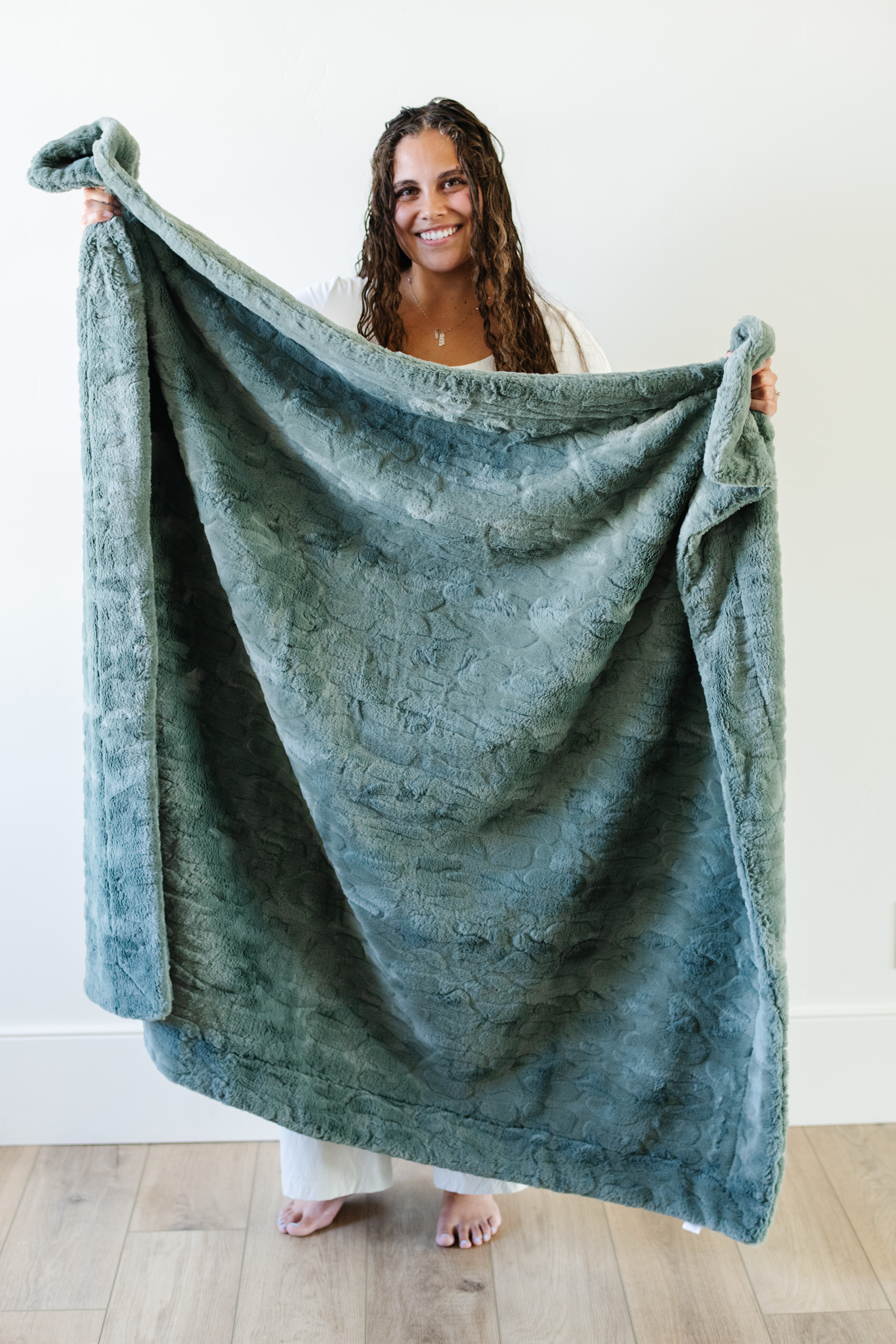 Patterned Faux Fur Zippered Fir-XL Luxury Blanket (60x80) 2