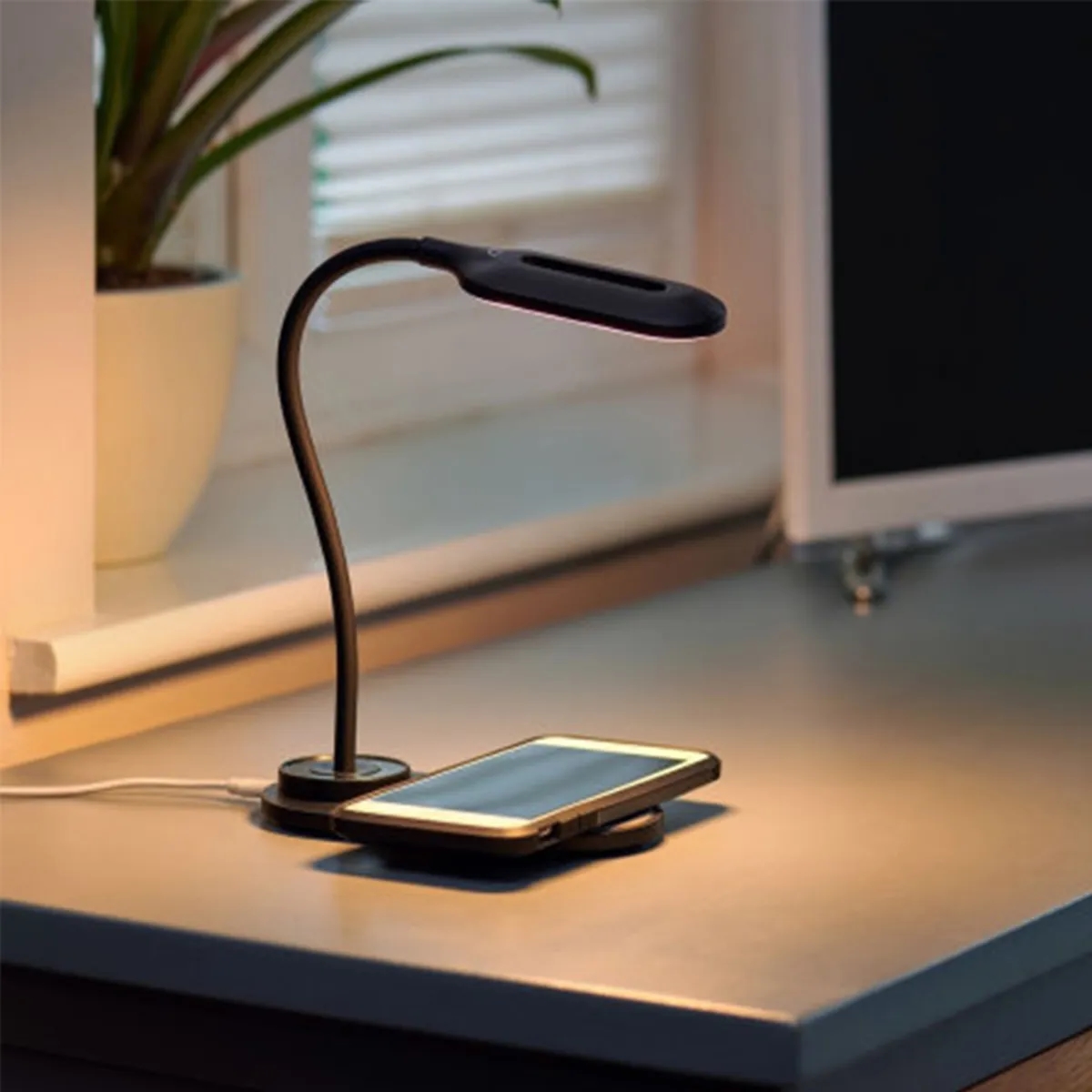 10W Eye Protection Wireless Charging LED Desk Lamp Lighting 6