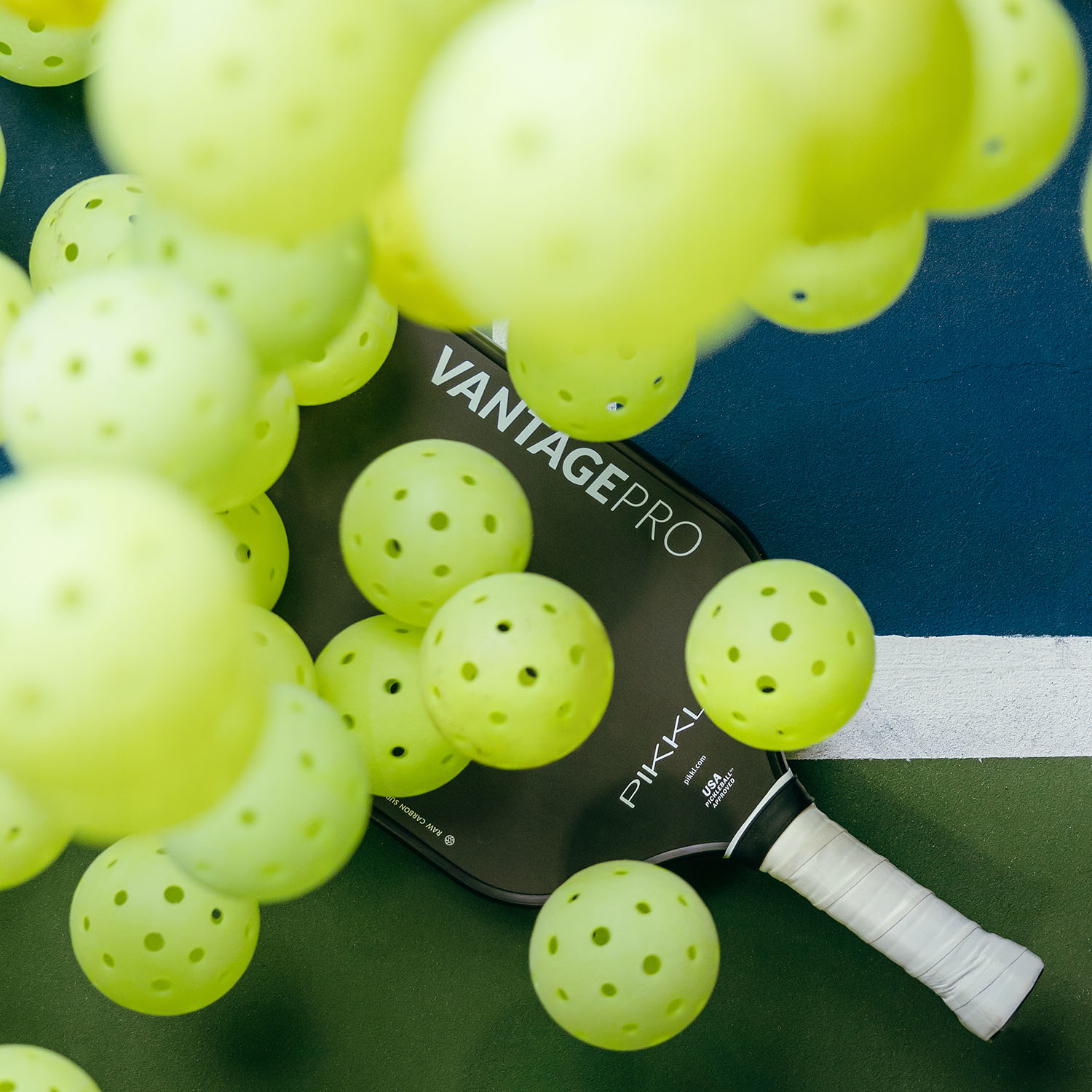 VANTAGE PRO PICKLEBALL PADDLE WITH CUSTOM SKINS 16MM CONTROL