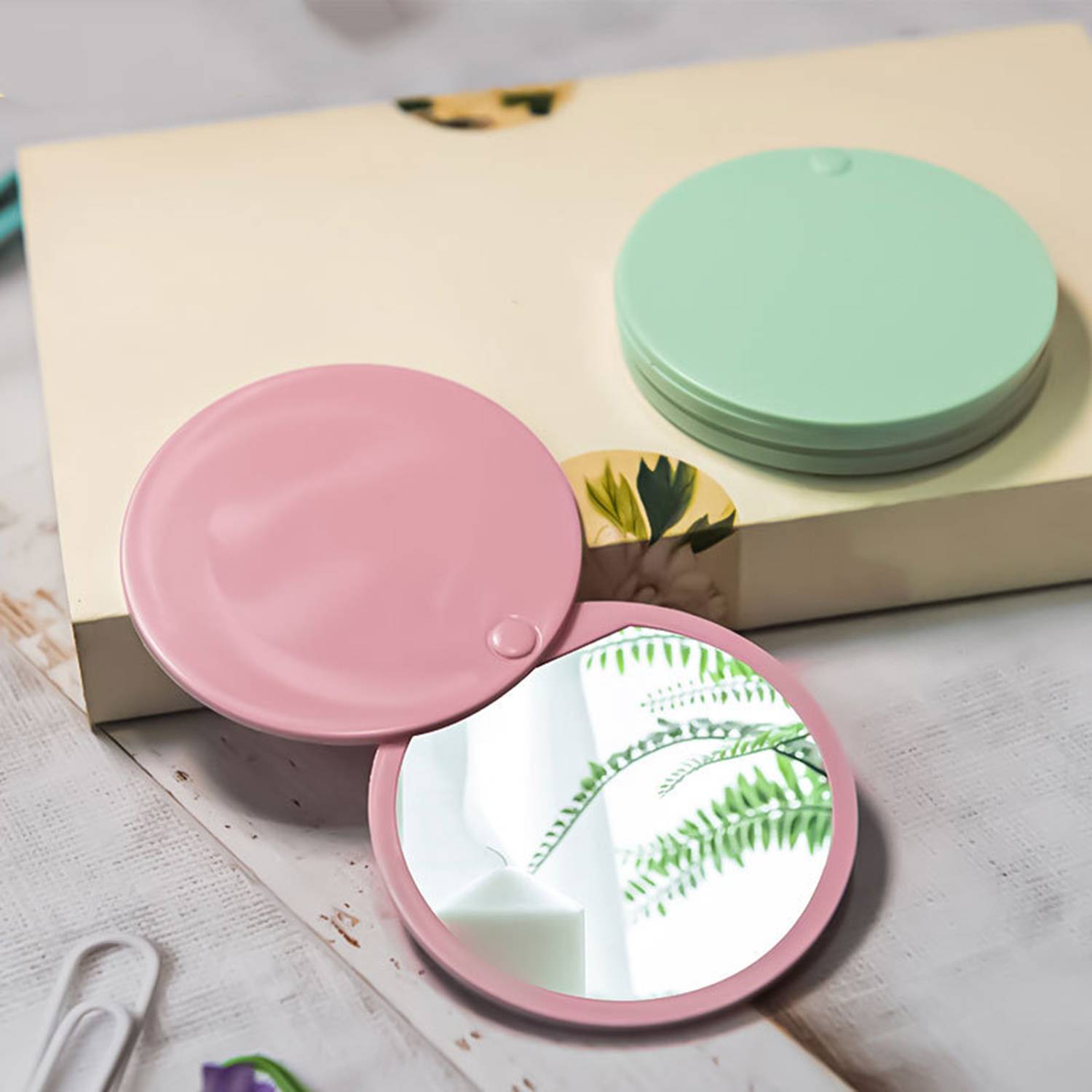 Round Portable Folding Small Mirror 4