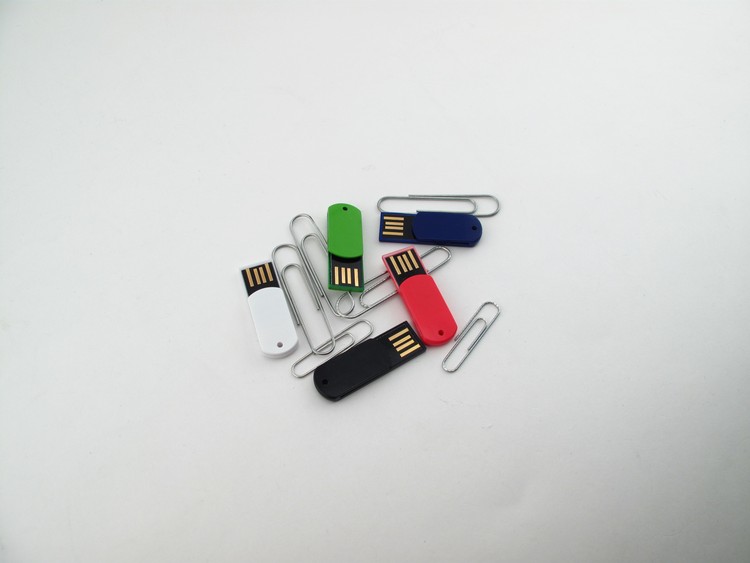 16GB Goldfinger USB Drive 900 2