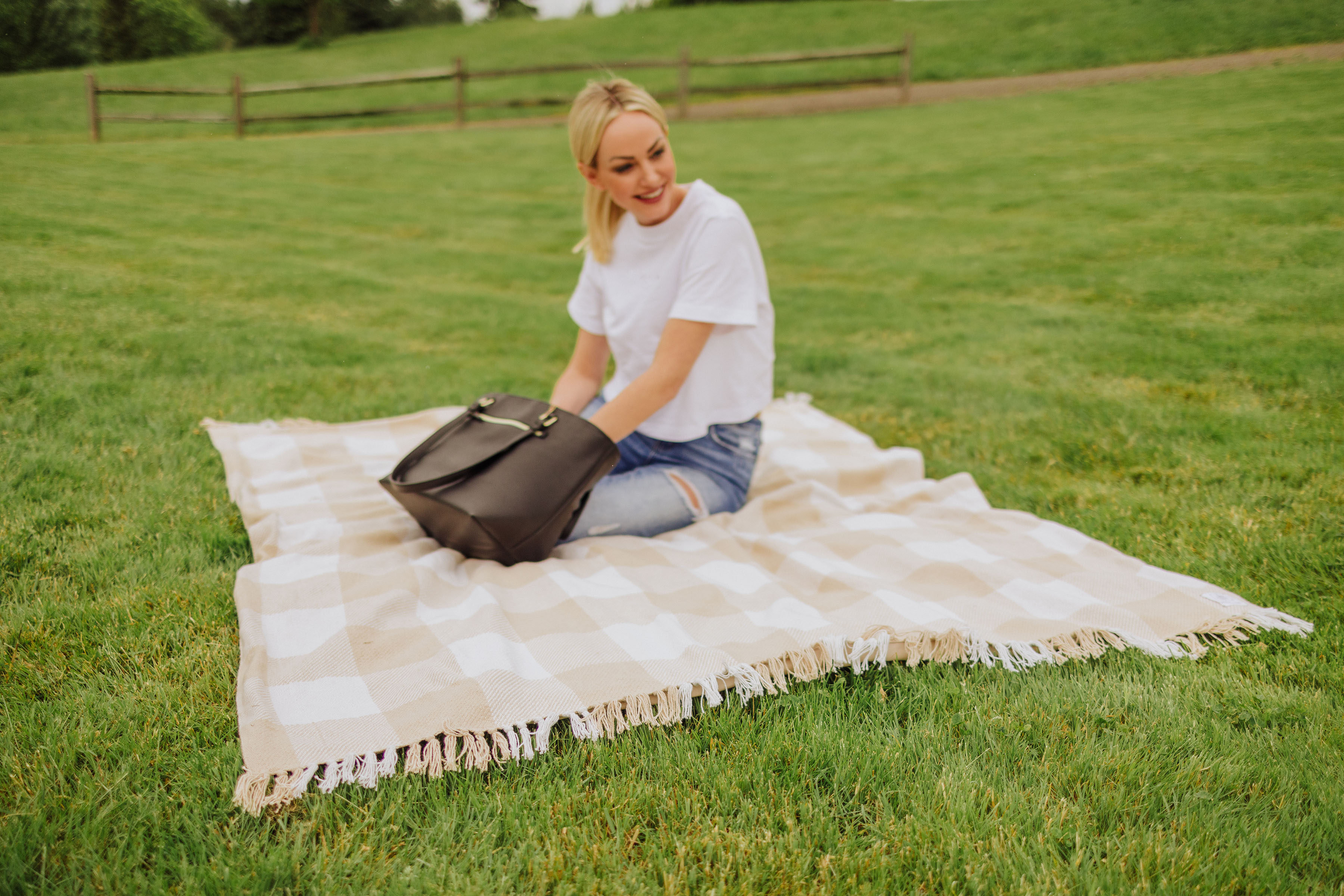Montecito Picnic Blanket with Harness 3
