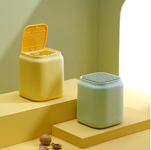 Mini Desktop Trash Can 1