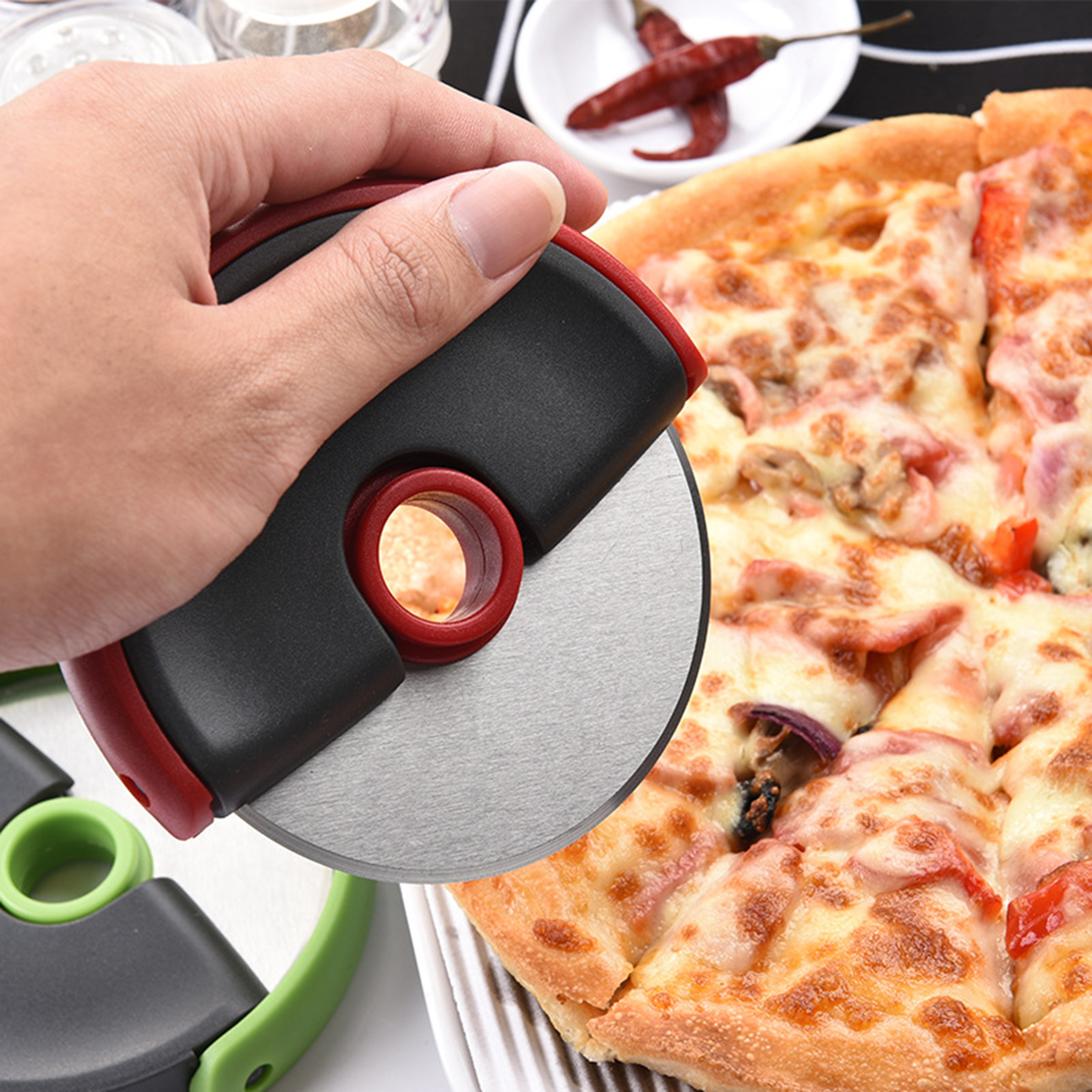 Round Pizza Wheel Cutter With Cover 3