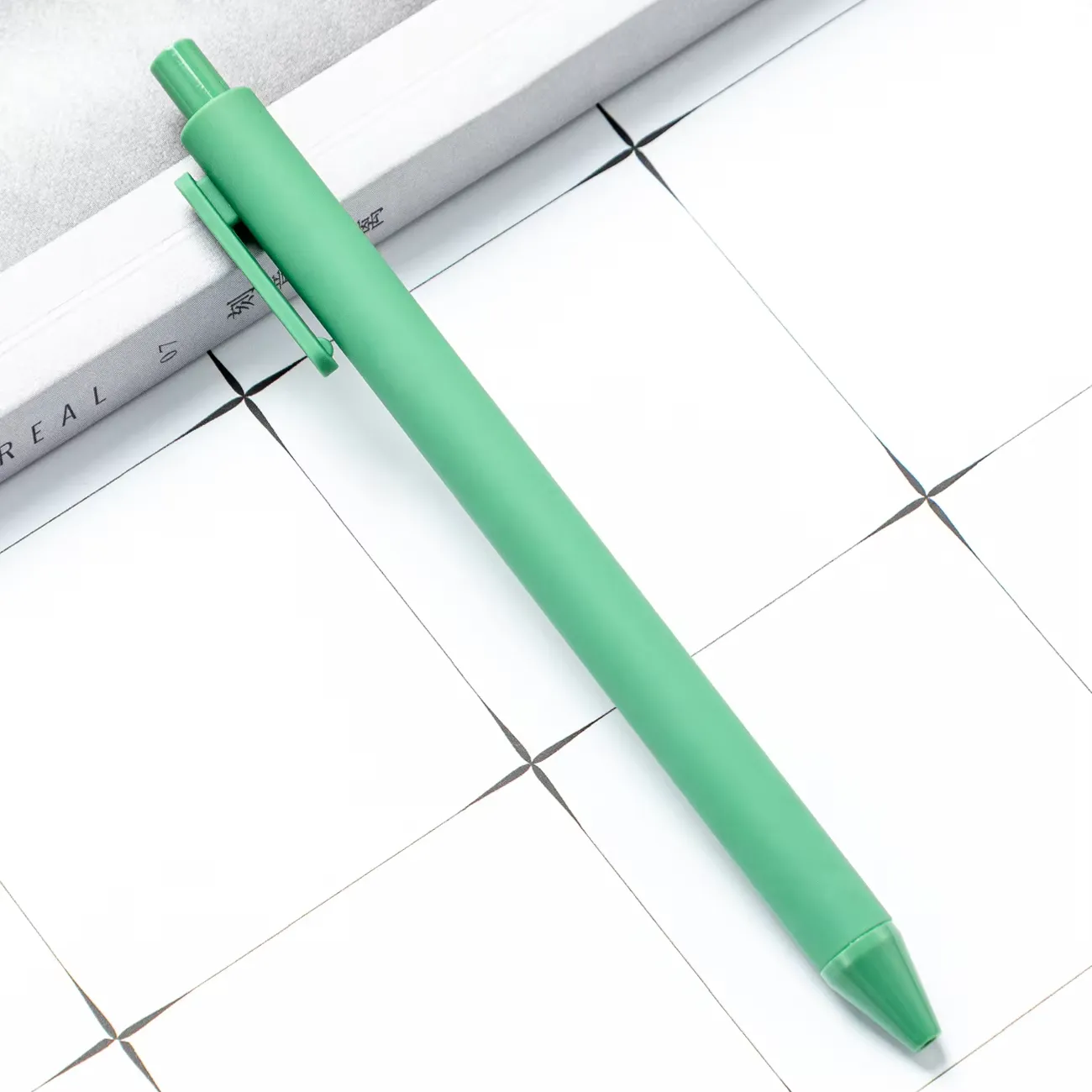 Colorful Plastic Retractable Ballpoint Pen 4