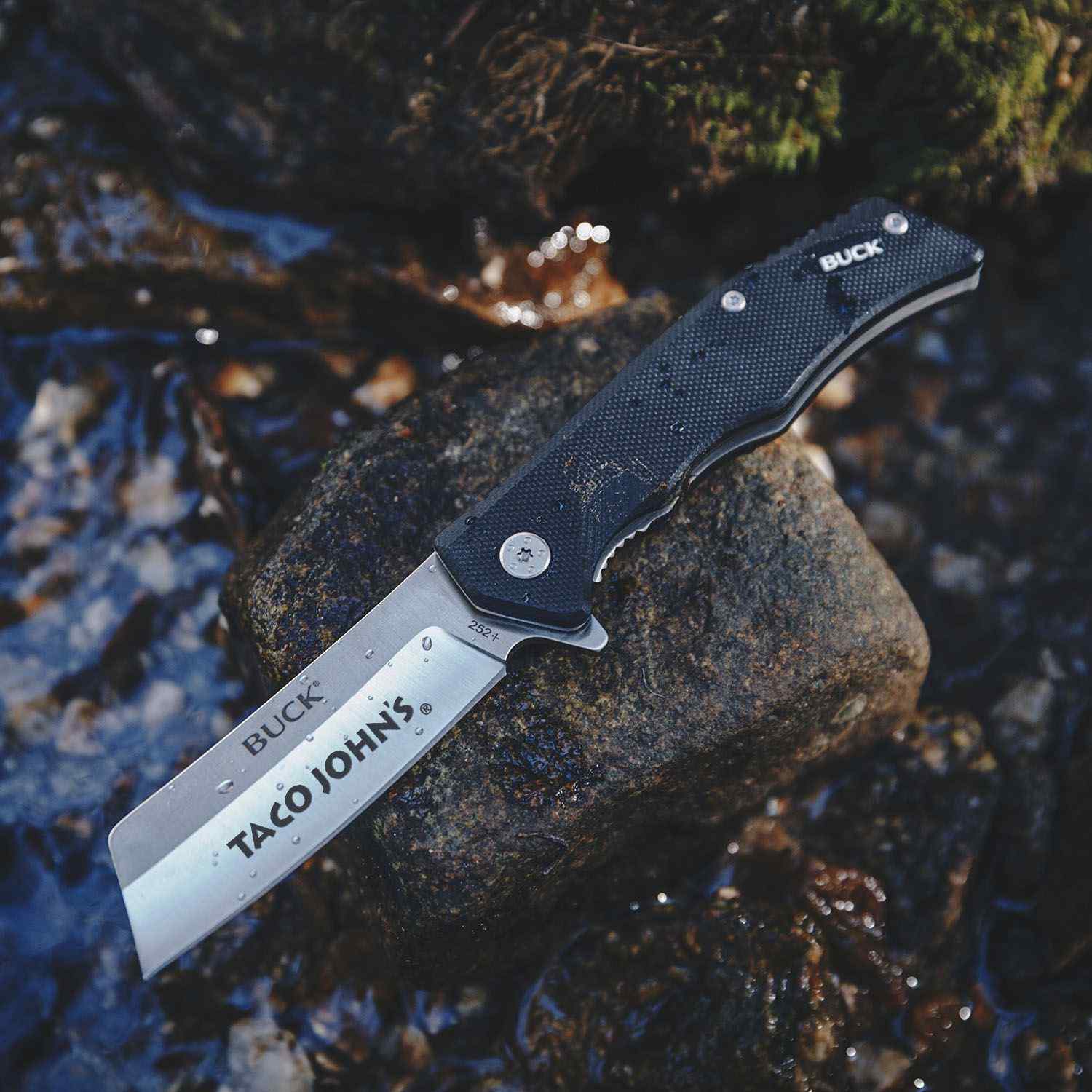 Buck® Trunk Knife 7