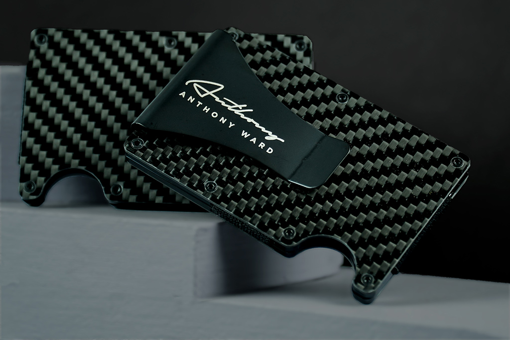 The Defender Slim Carbon Fiber RFID Blocking Wallet 3