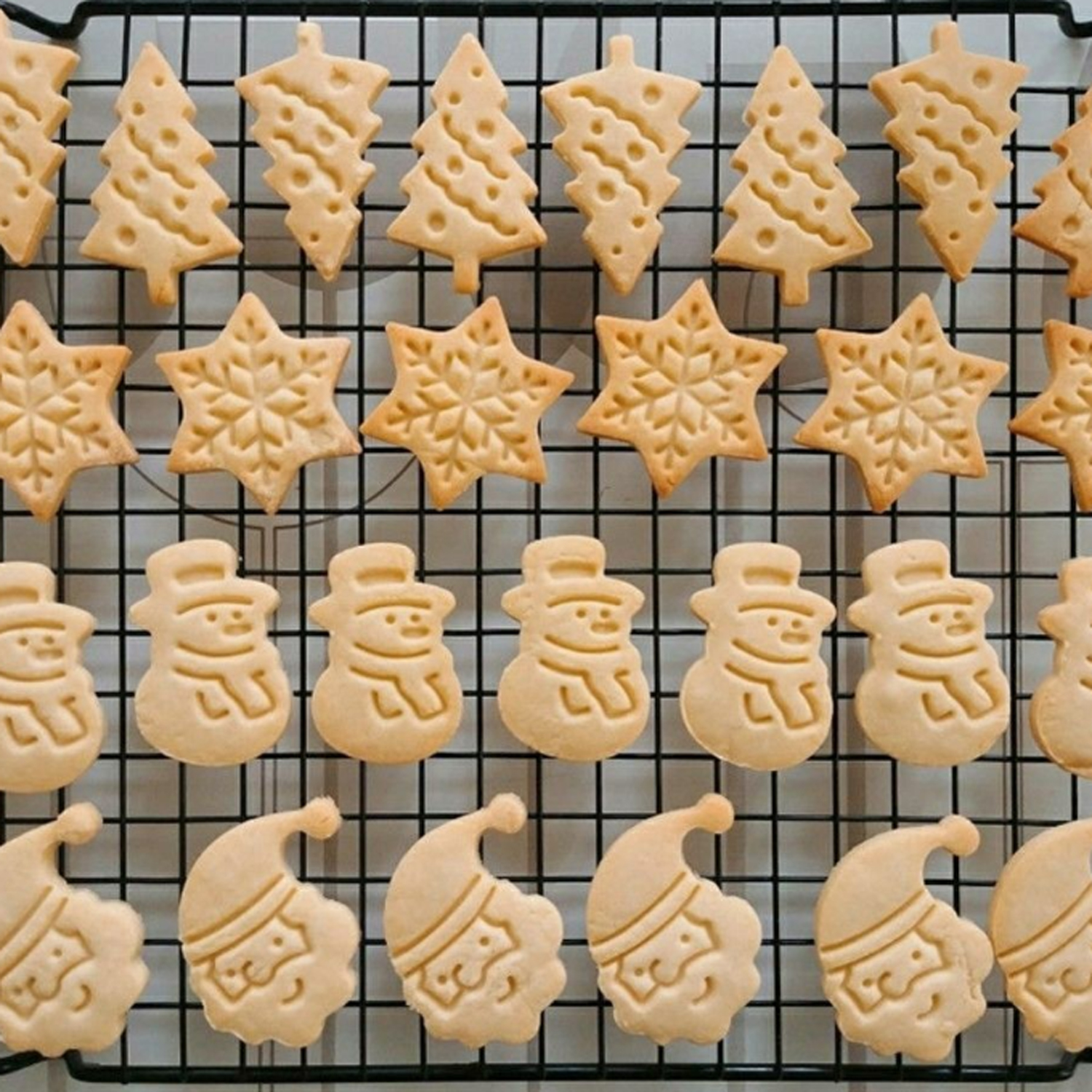 4Pcs Plastic Christmas Cookie Cutter Set 2