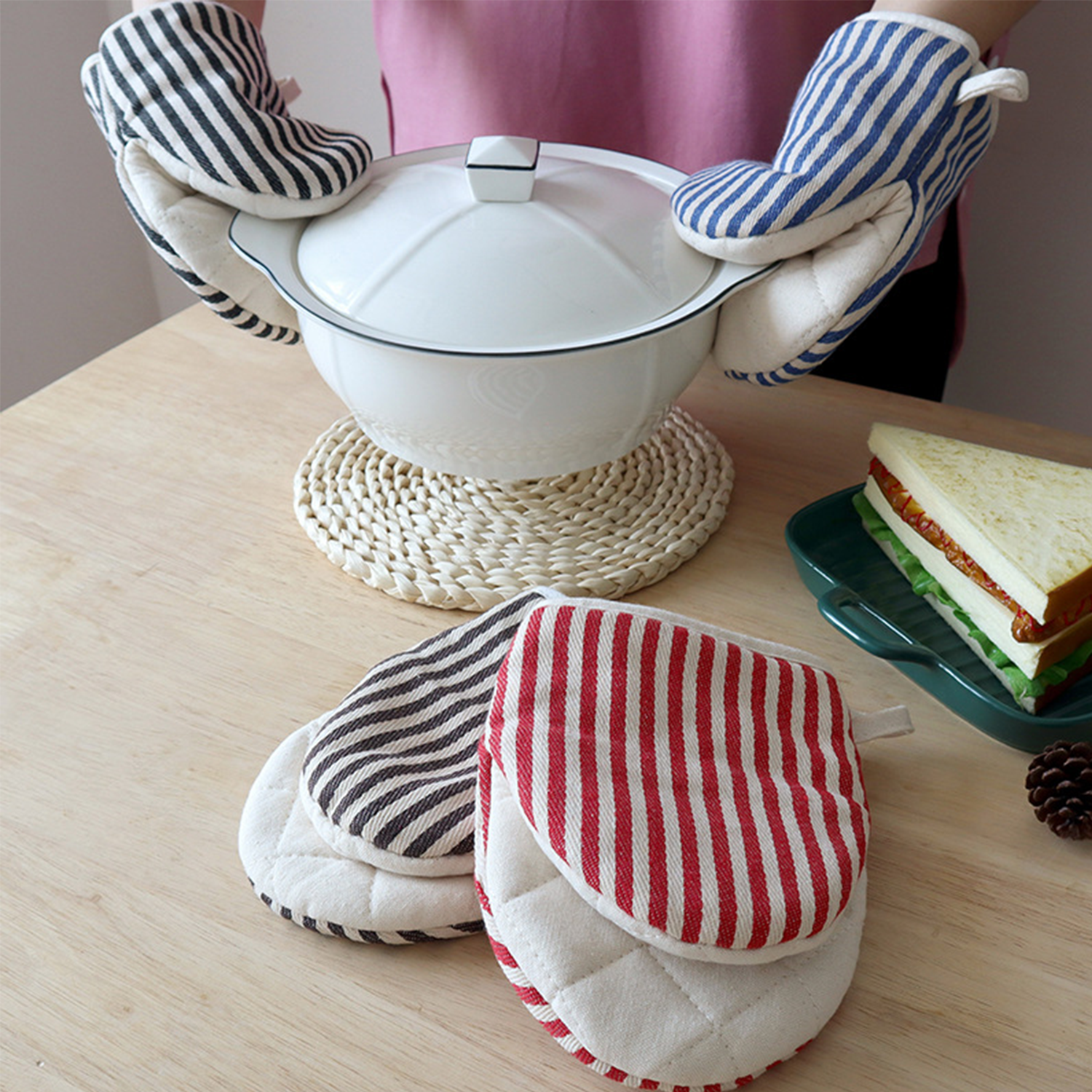 Mini Oven Gloves 1