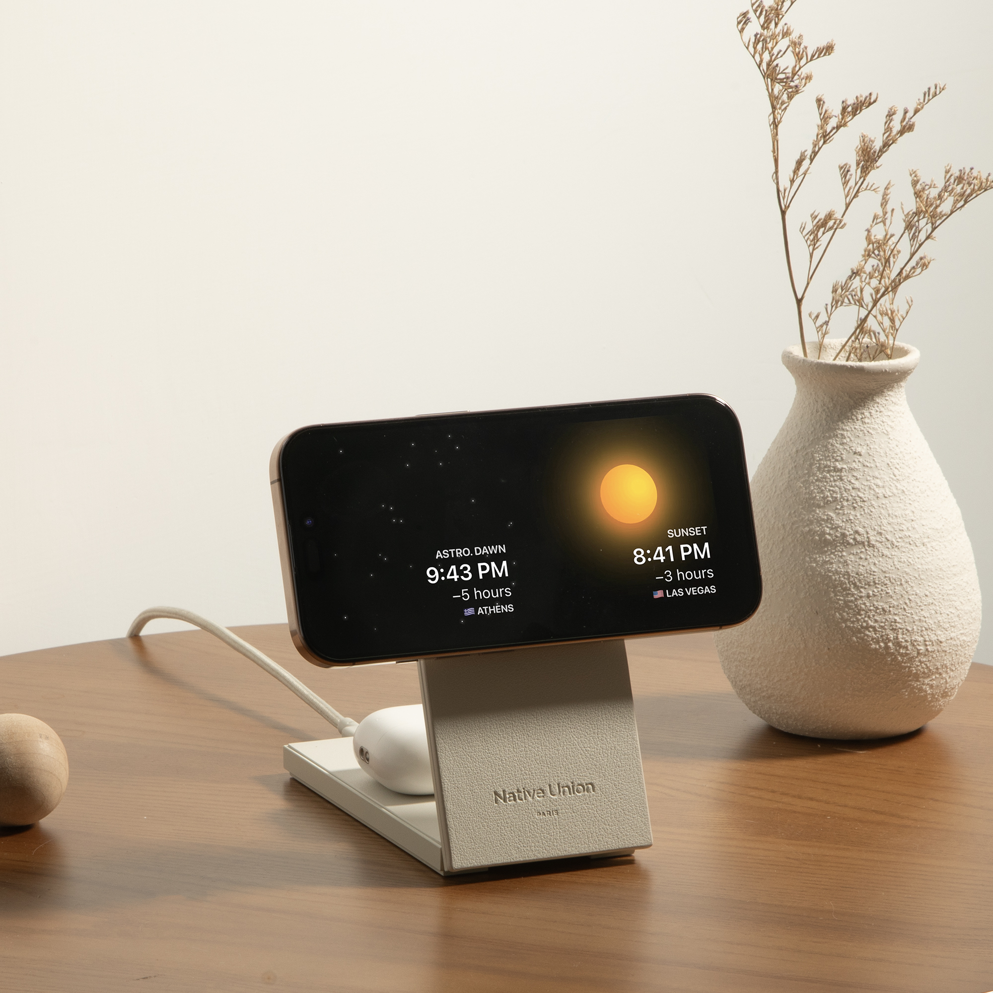 Native Union Rise 2-IN-1 Qi2 Wireless Charger 7