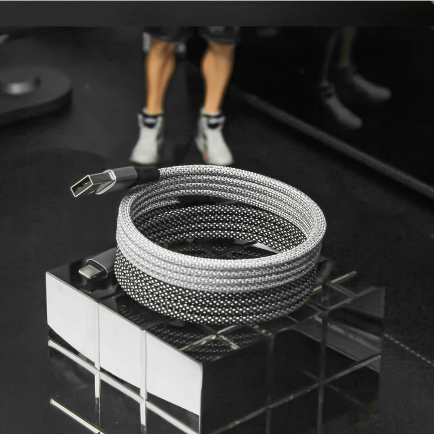 Magnetic charging cable 5
