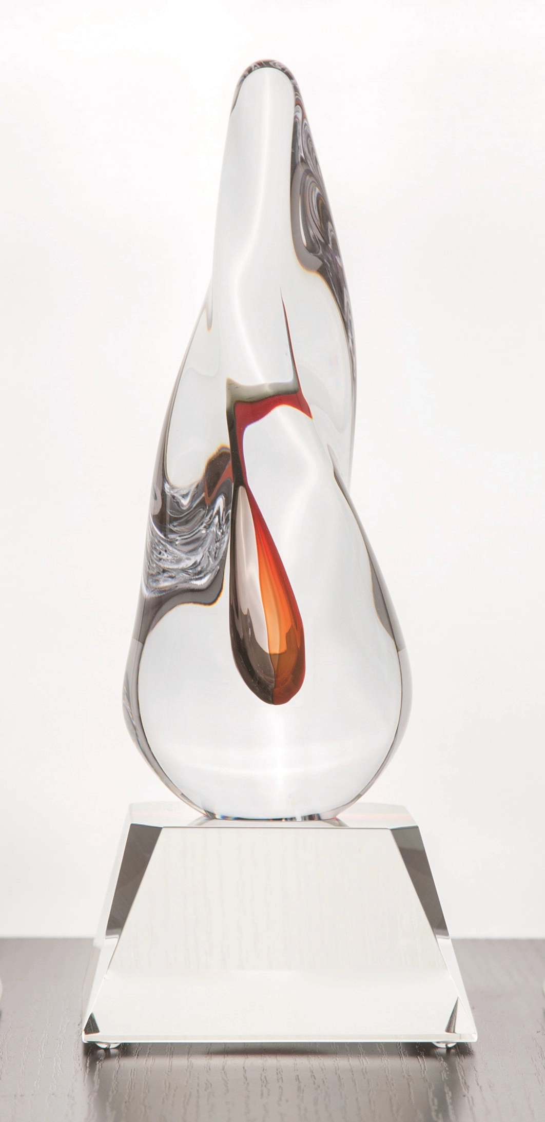 Artemis Award - Black/Red 4