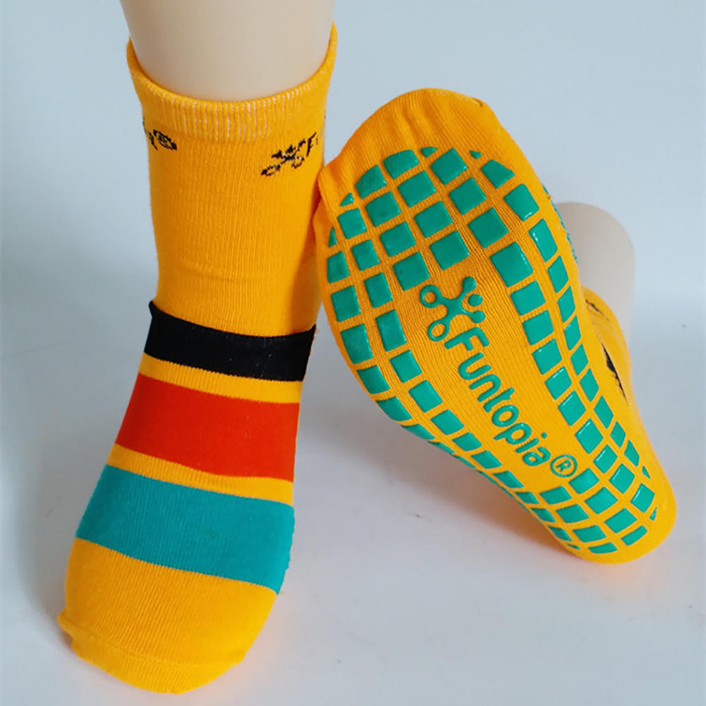 Women Soft Non Slip Trampoline Socks / Yoga Socks 2