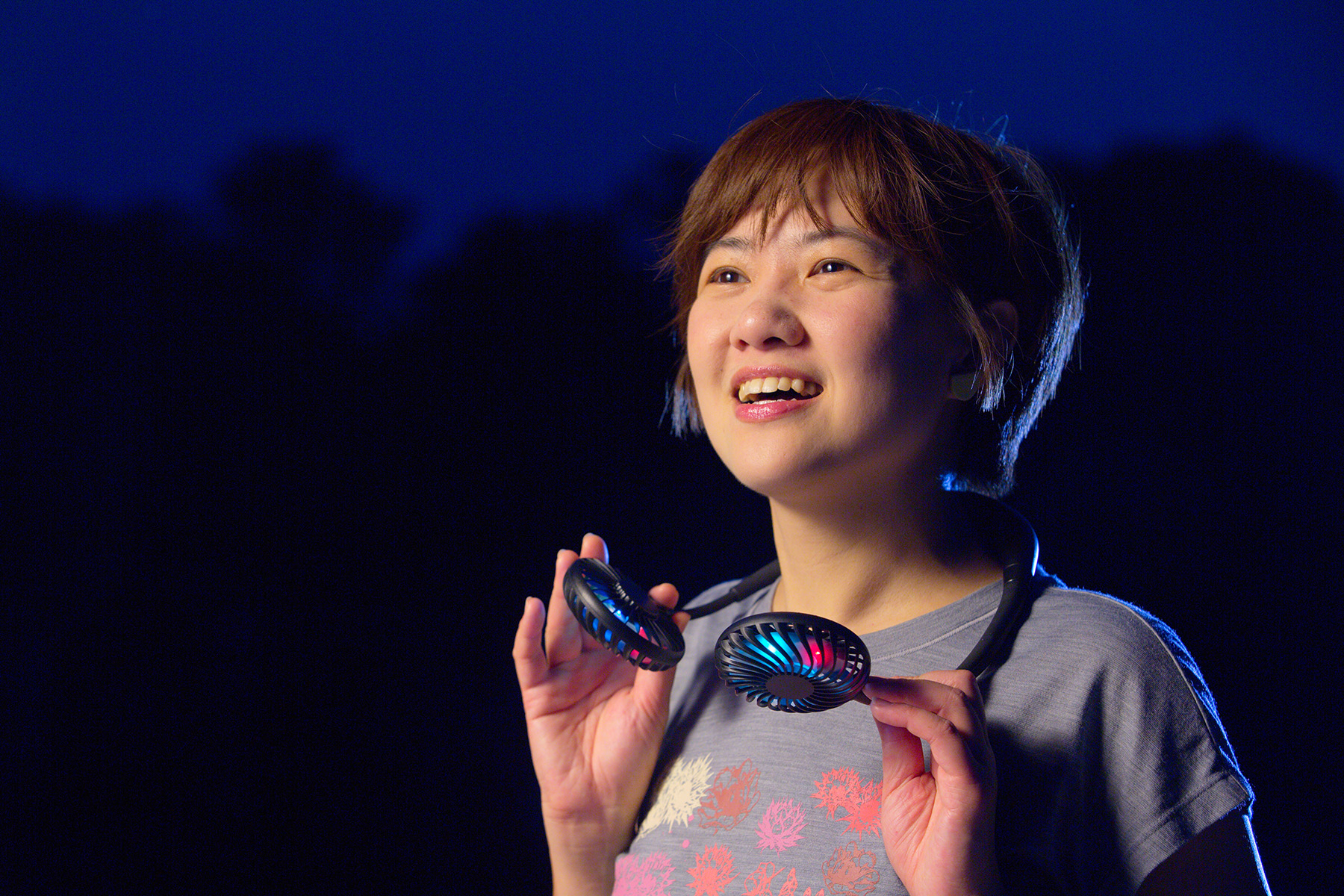 Dual Breeze Hands-Free Neck Fan with Mood Light 9