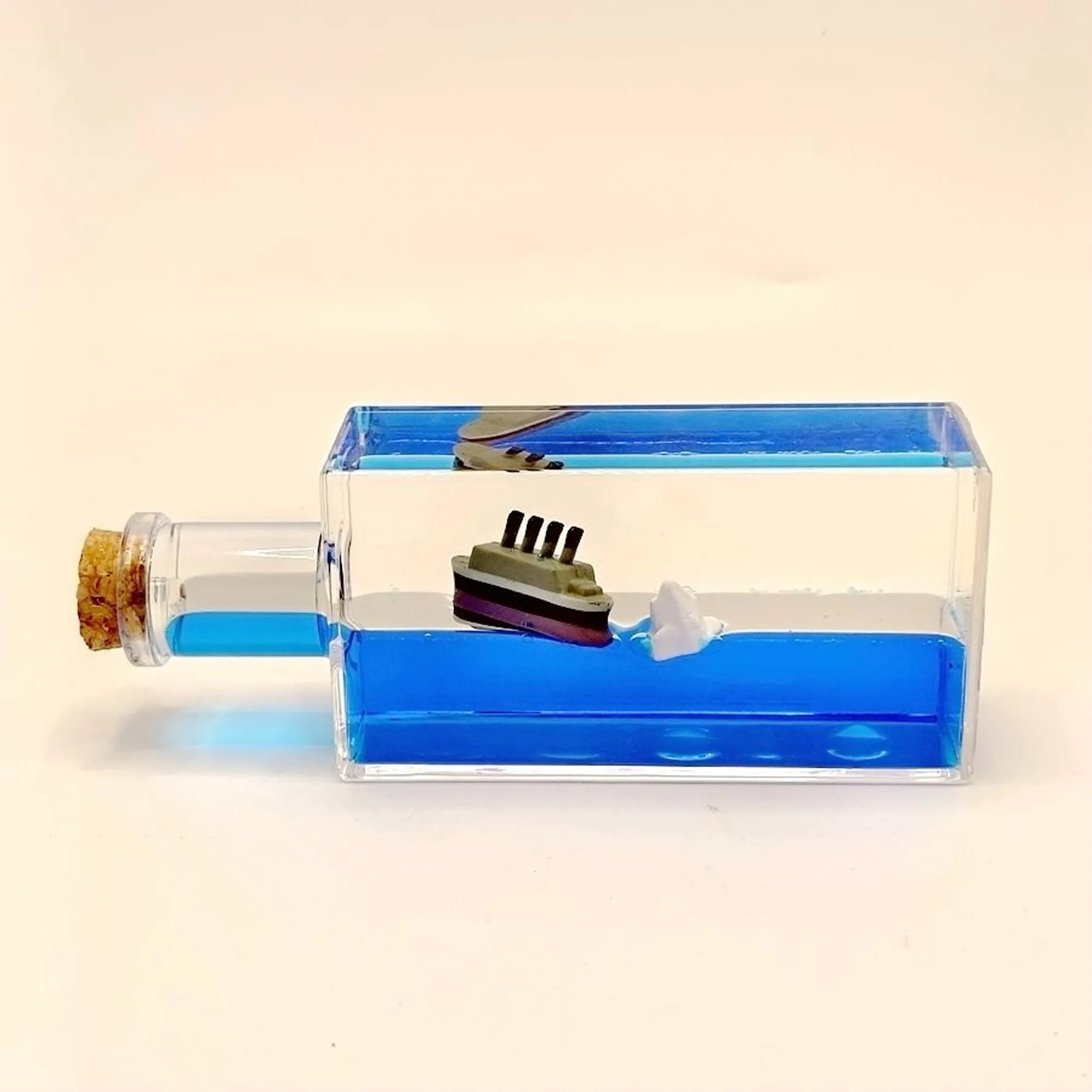 Cruise Ship Fluid Small Ornaments 19