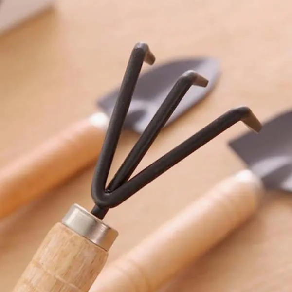 Mini Three-Pieces Wood Handle Gardening Tool Set 7