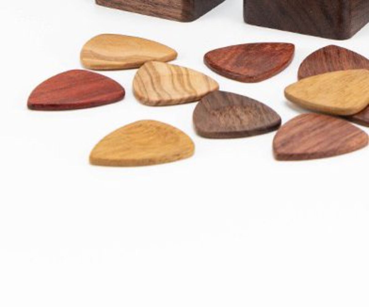 Wood guitar picks 1