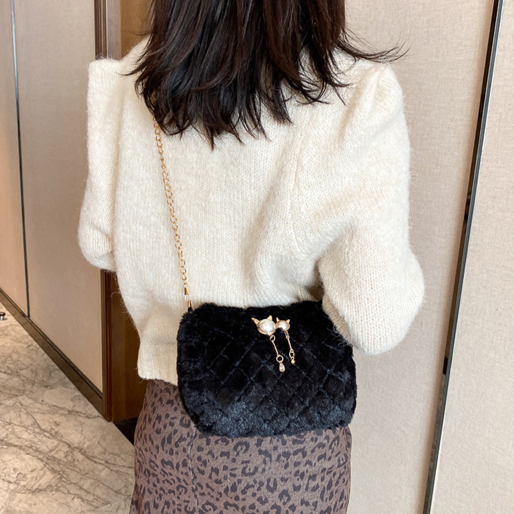 Cotton Stylish versatile cross-body plush chain shoulder bag 4