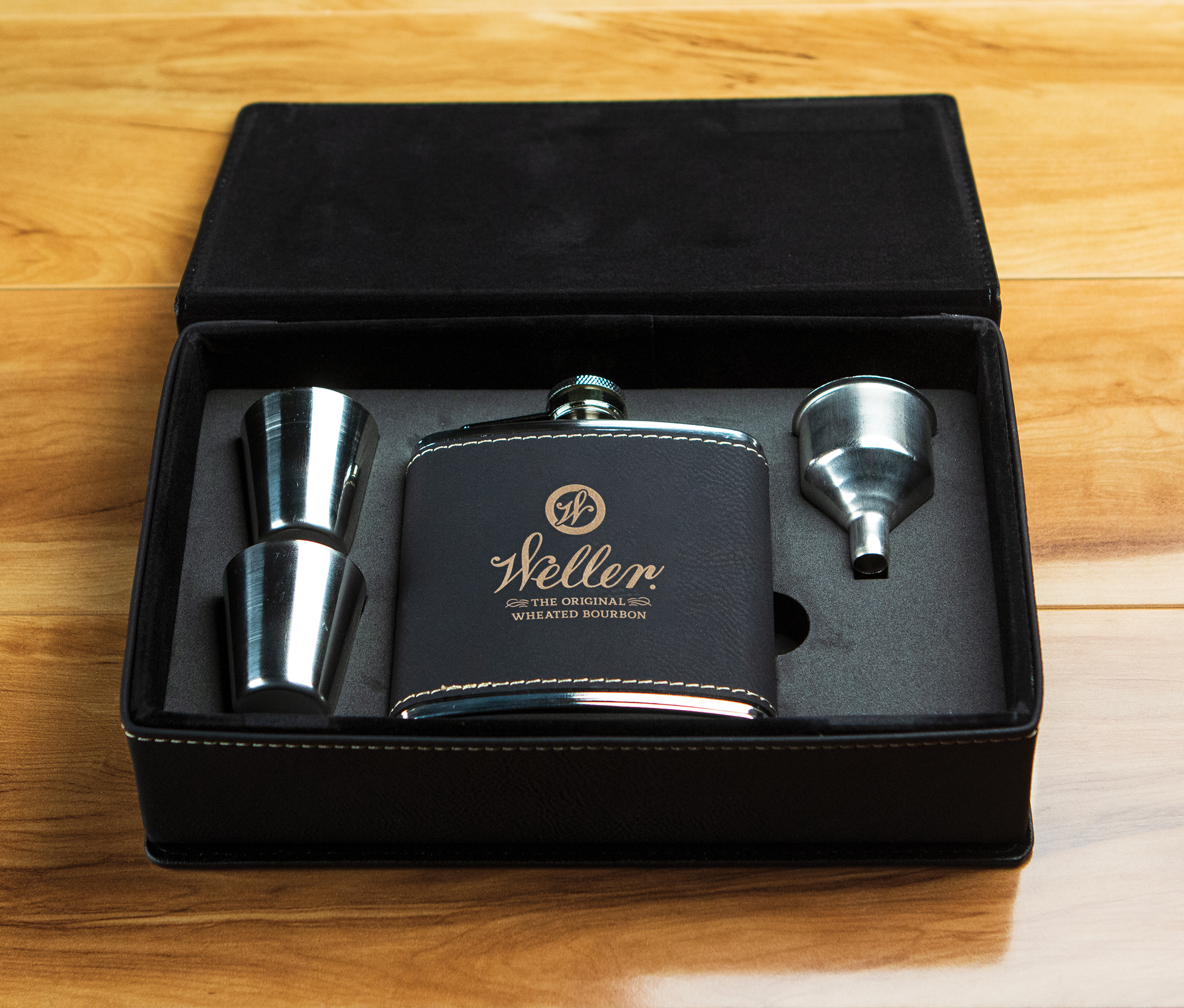 Leatherette Flask Set 9
