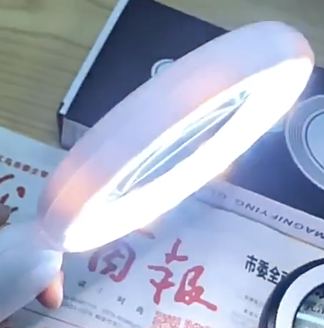 30X Handheld Magnifying Glass with 18LED Cold and Warm Light 1