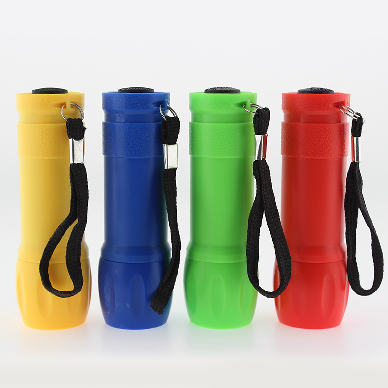 9-Led Mini Flashlight With Batteries 4