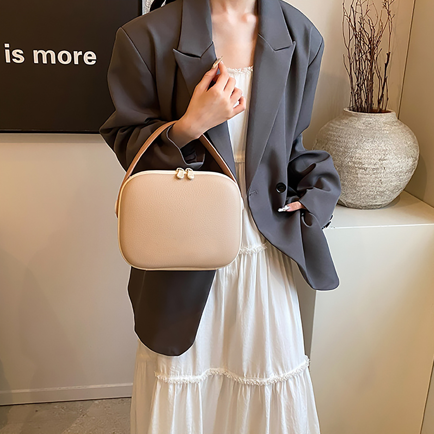 Cross-border portable hand-held makeup bag 3