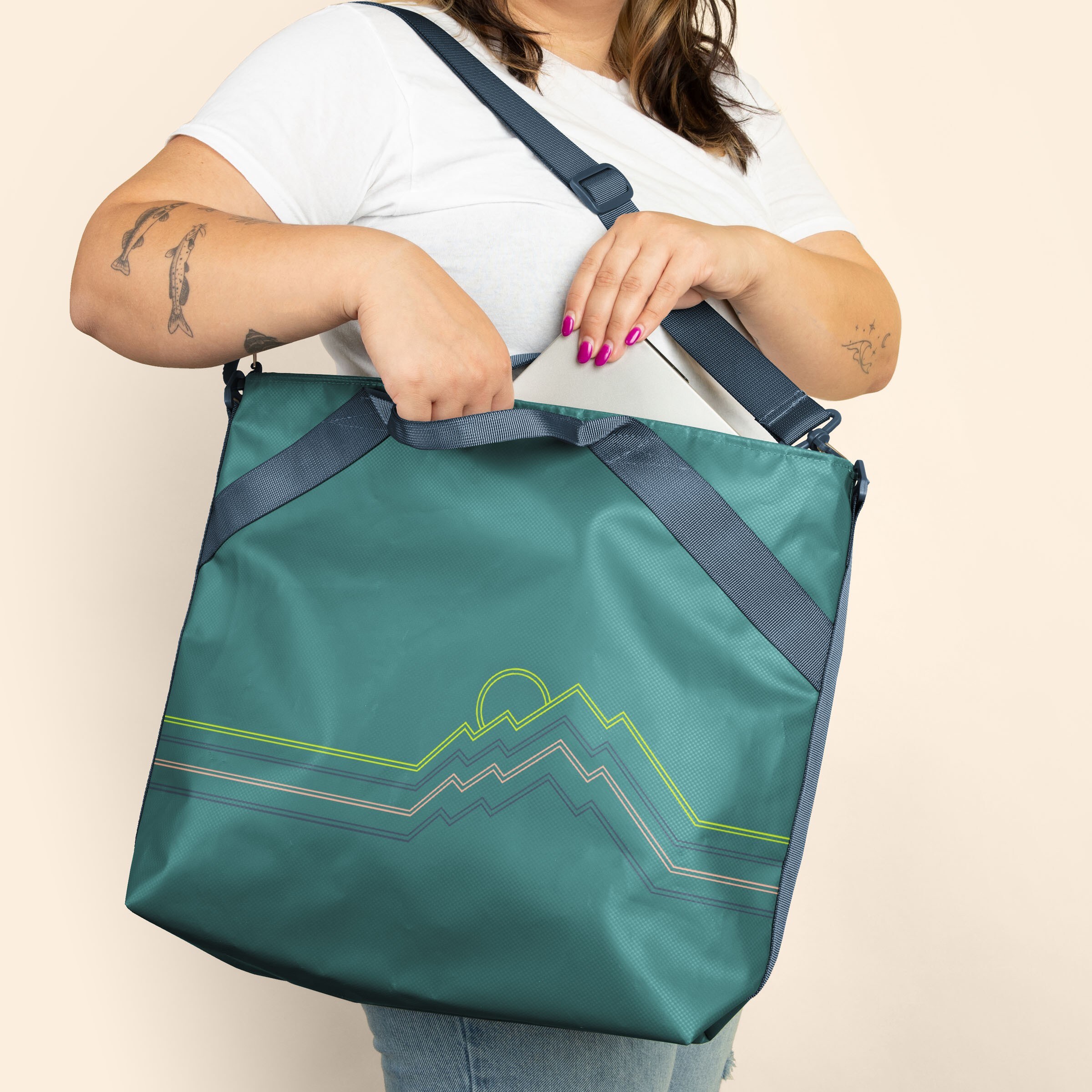 COMMUTER - TARPAULIN 4CP SS ONE LOCATION IMPRINT