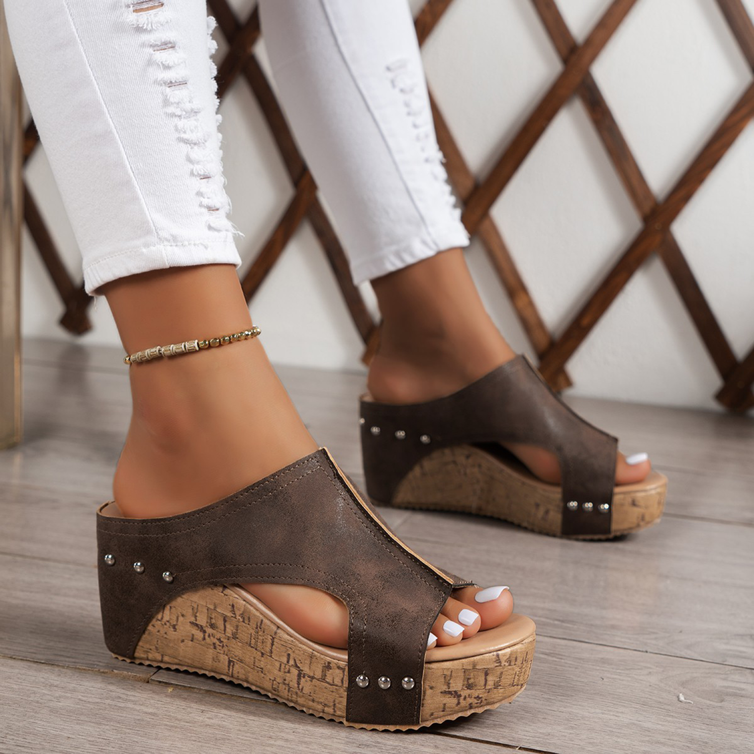 Womens Solid Hue Platform Sandals 5