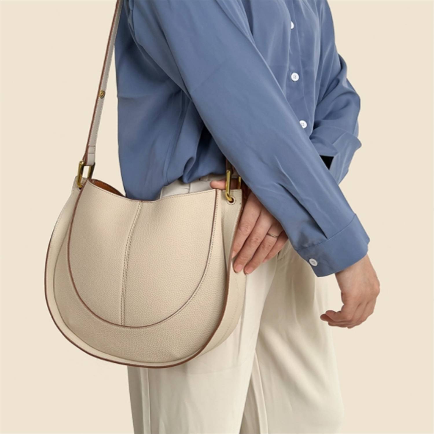 Genuine Leather Large Capacity Saddle Tote Bag 3